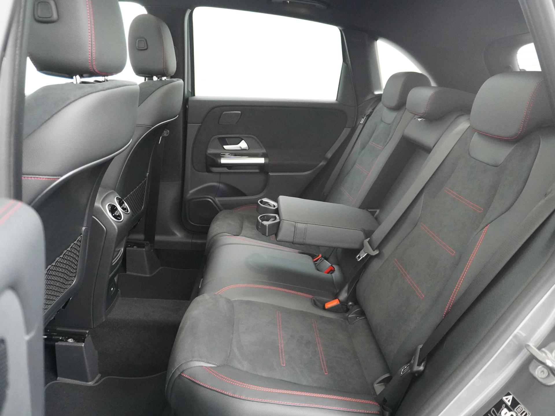 Mercedes-Benz B-Klasse 250 e Business Solution AMG 25