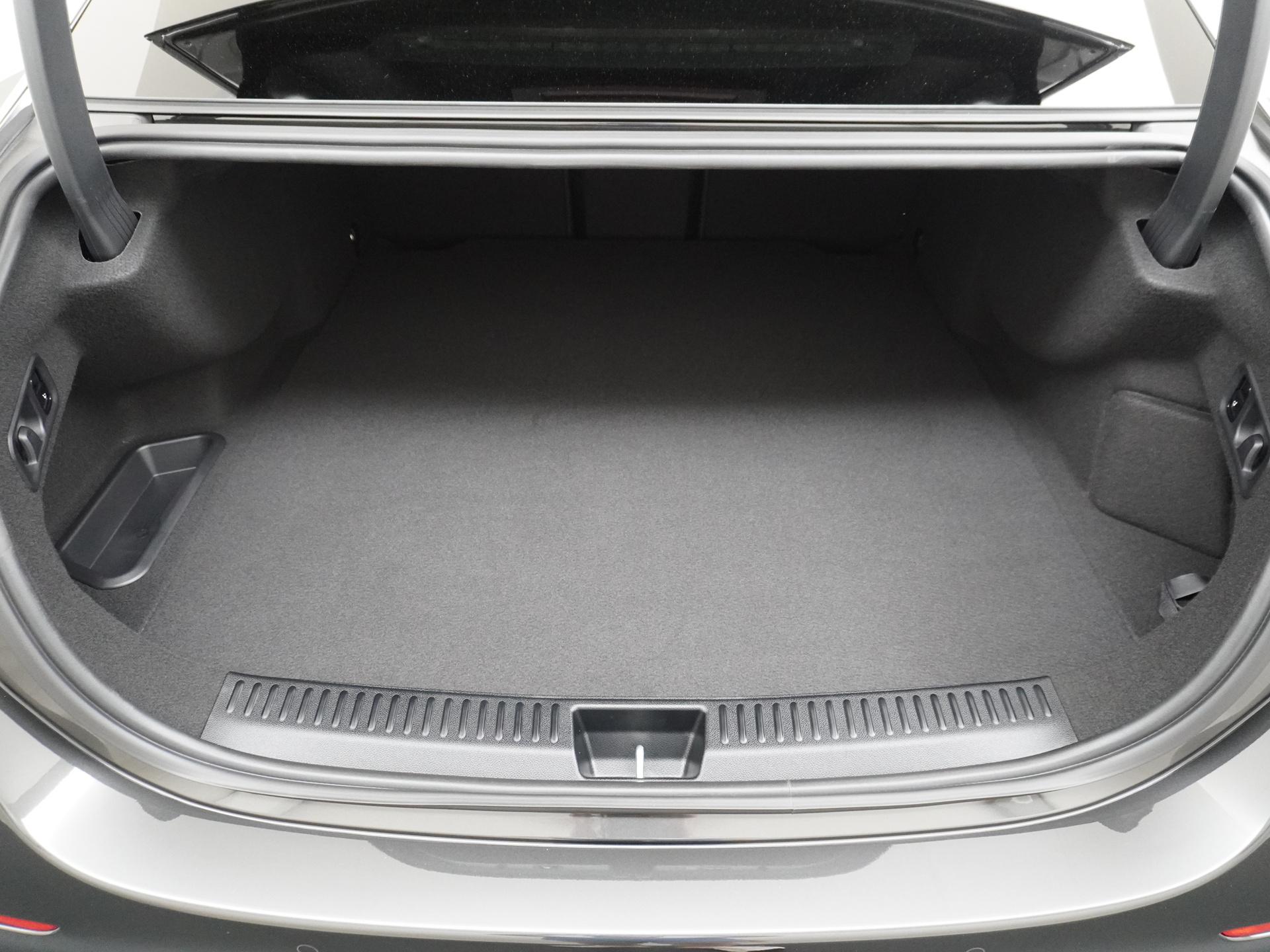 Mercedes-Benz E-Klasse 300 e Sport Edition 13