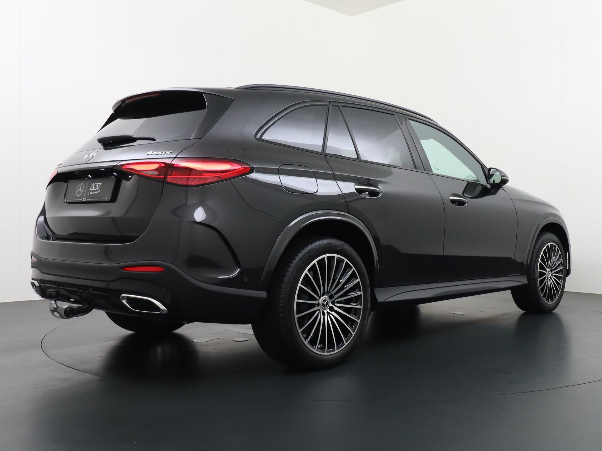 Mercedes-Benz GLC 300e 4MATIC Sport Edition 4