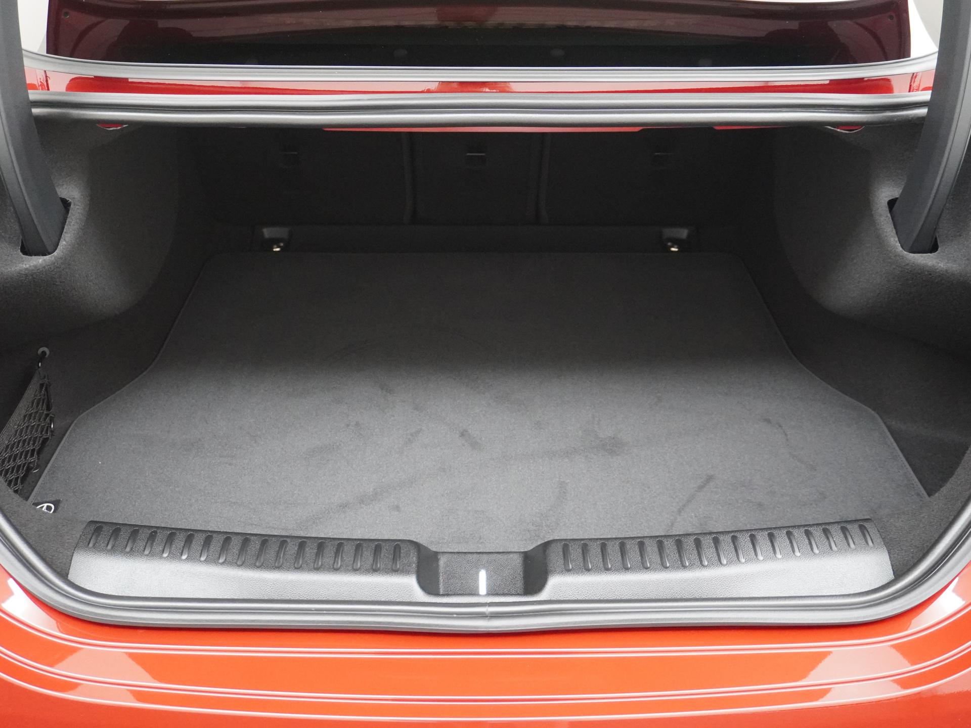 Mercedes-Benz CLA-Klasse 250+ Launch Edition 85 kWh Accu 13