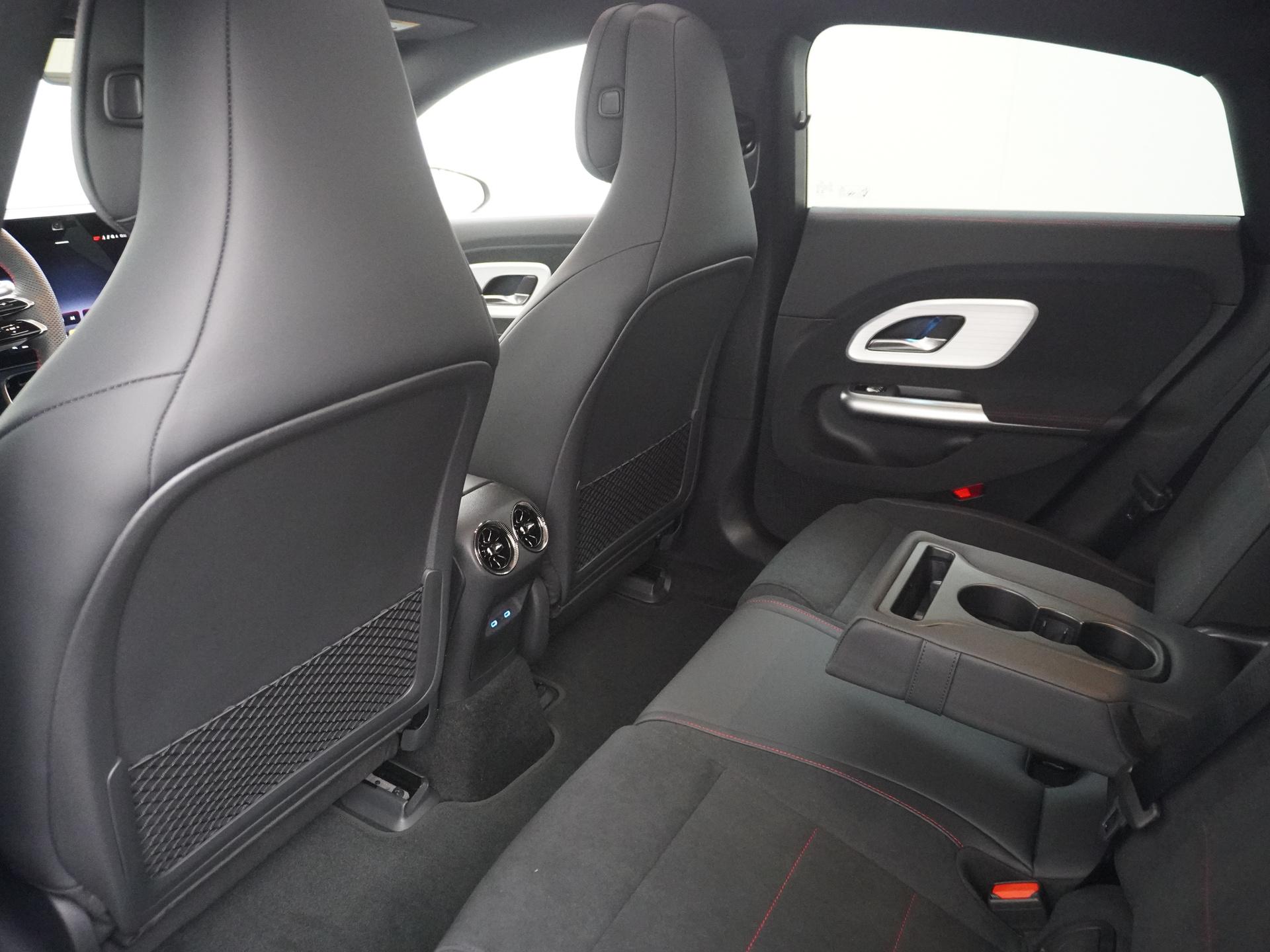 Mercedes-Benz CLA-Klasse 250+ Launch Edition 85 kWh Accu 23