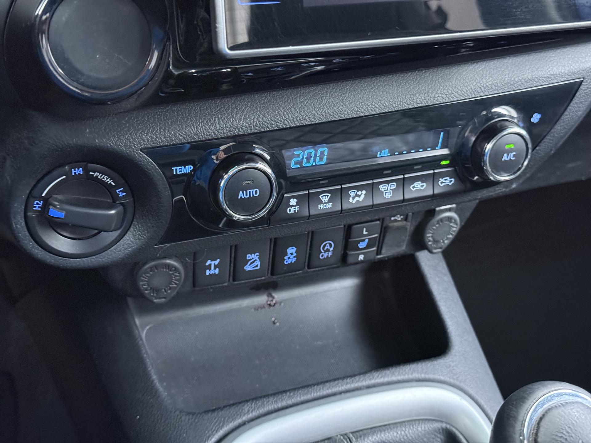 Toyota HiLux 2.4 D-4D-F 4WD 4x4 Xtra Cab Challenger 13