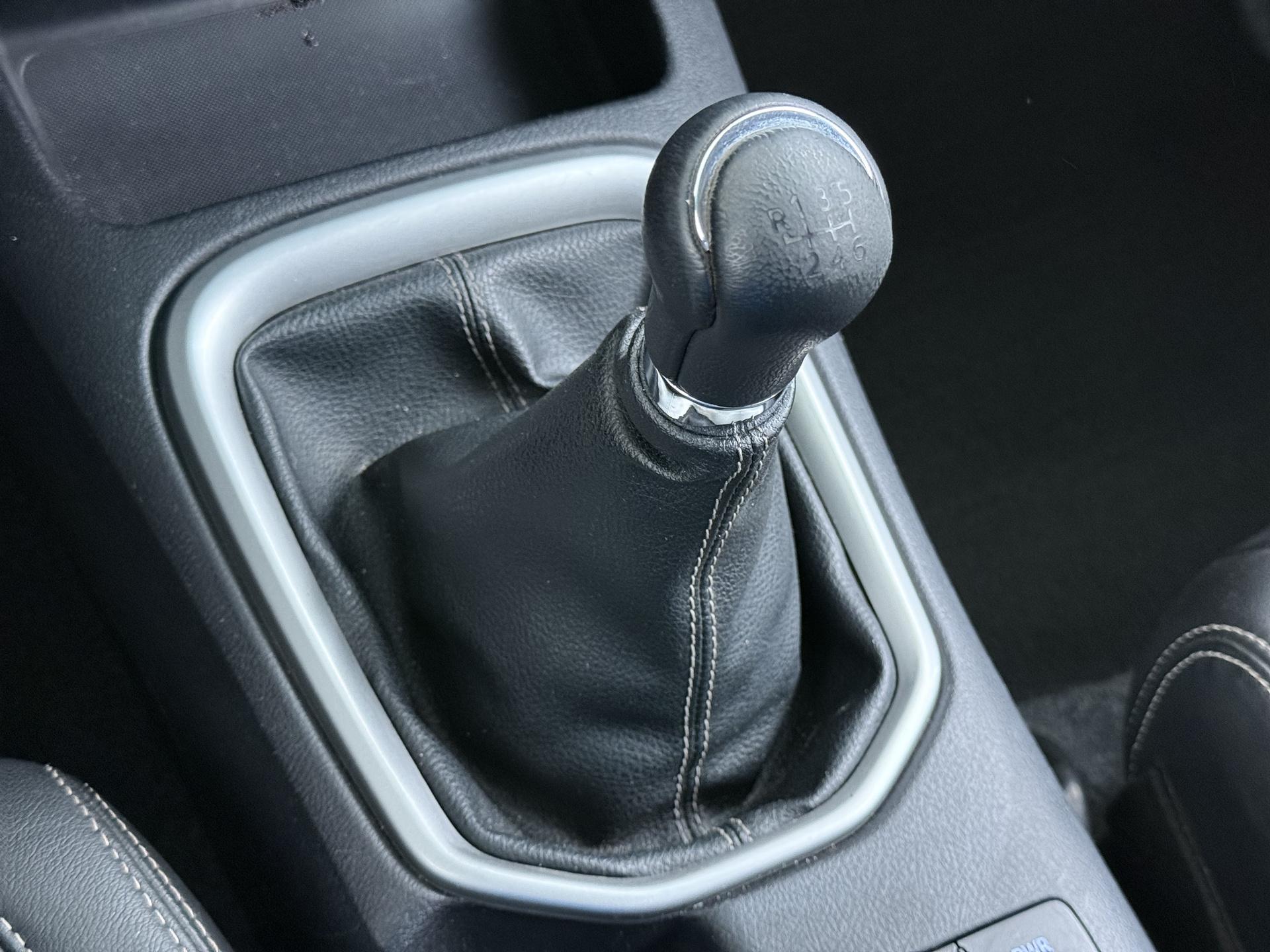 Toyota HiLux 2.4 D-4D-F 4WD 4x4 Xtra Cab Challenger 15