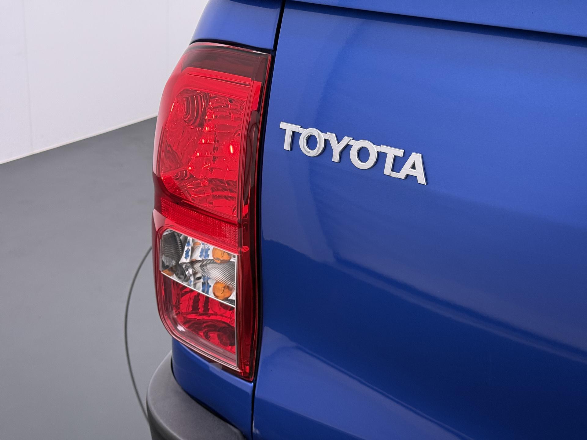 Toyota HiLux 2.4 D-4D-F 4WD 4x4 Xtra Cab Challenger 16