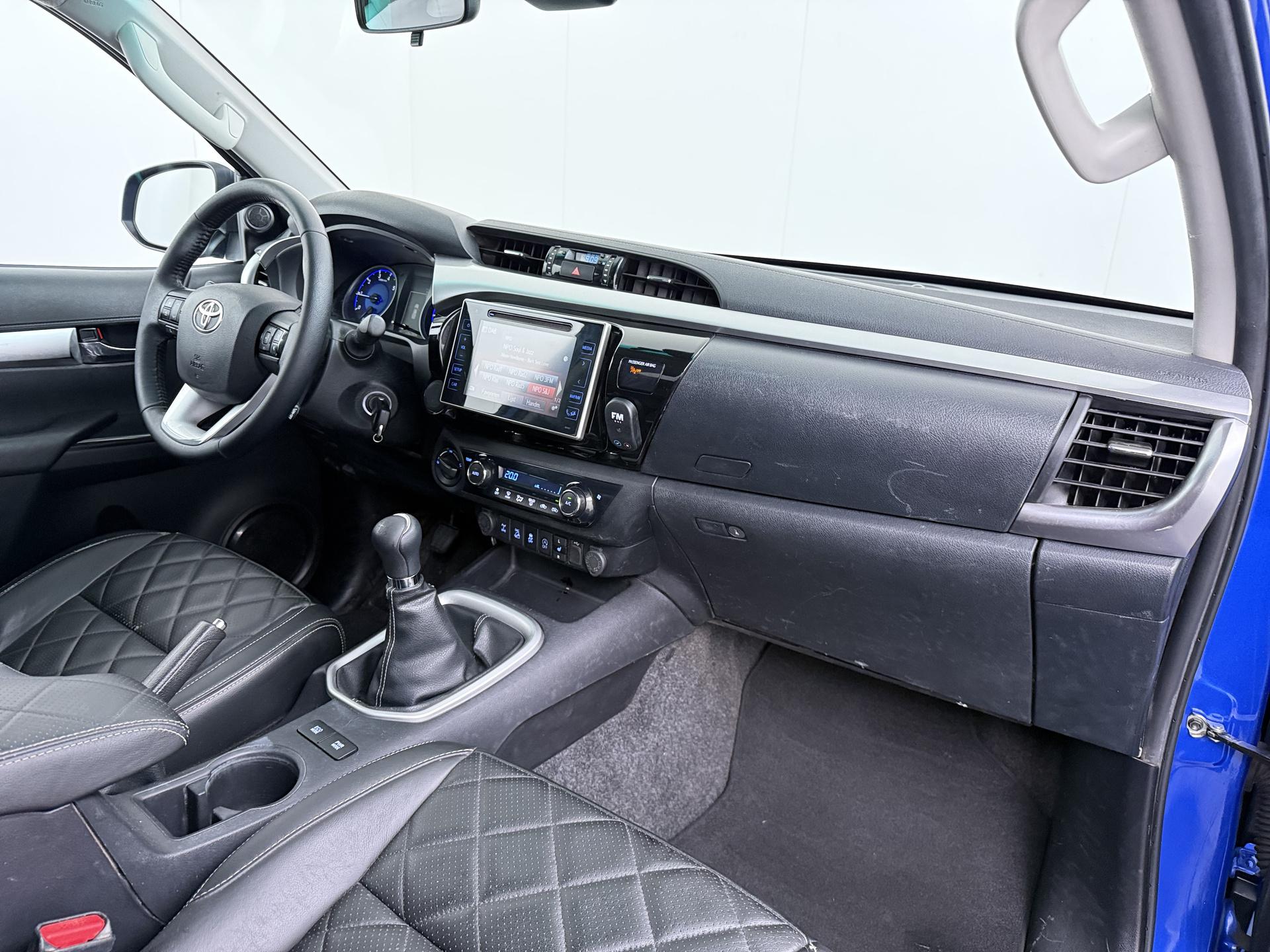 Toyota HiLux 2.4 D-4D-F 4WD 4x4 Xtra Cab Challenger 29