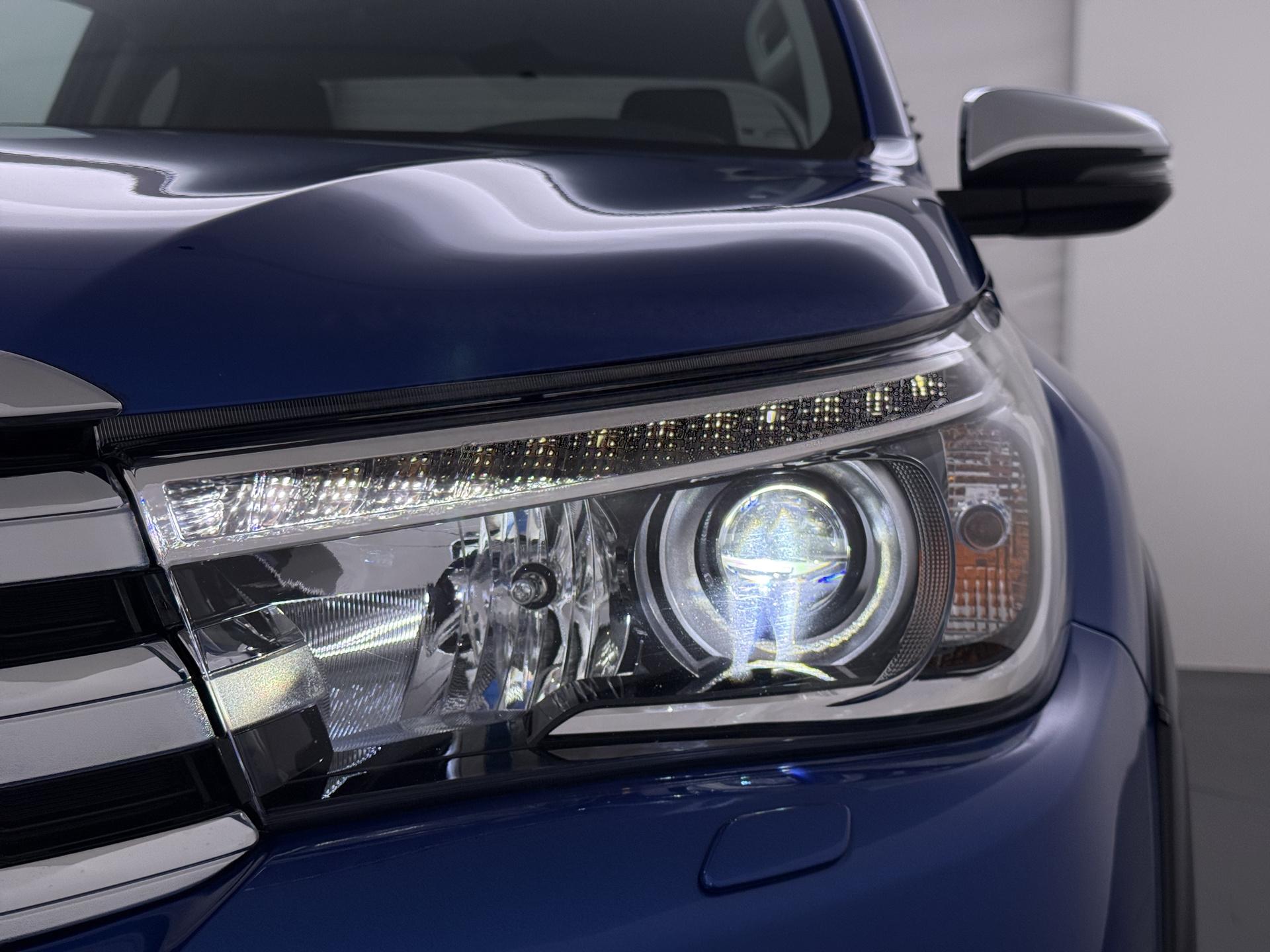 Toyota HiLux 2.4 D-4D-F 4WD 4x4 Xtra Cab Challenger 8