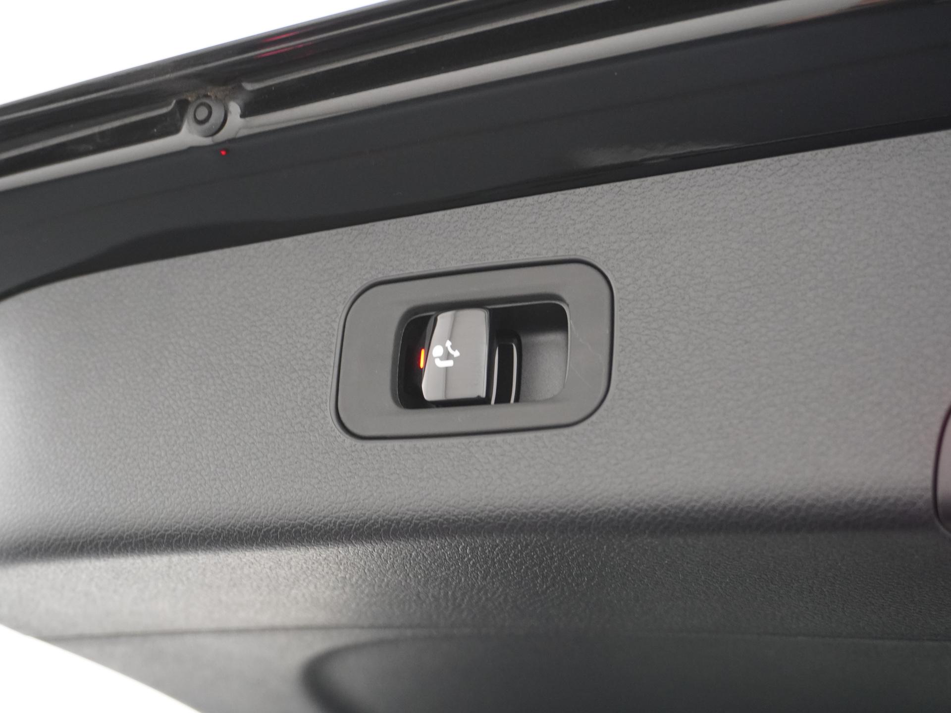 Mercedes-Benz E-Klasse Estate 300 e AMG Line 17