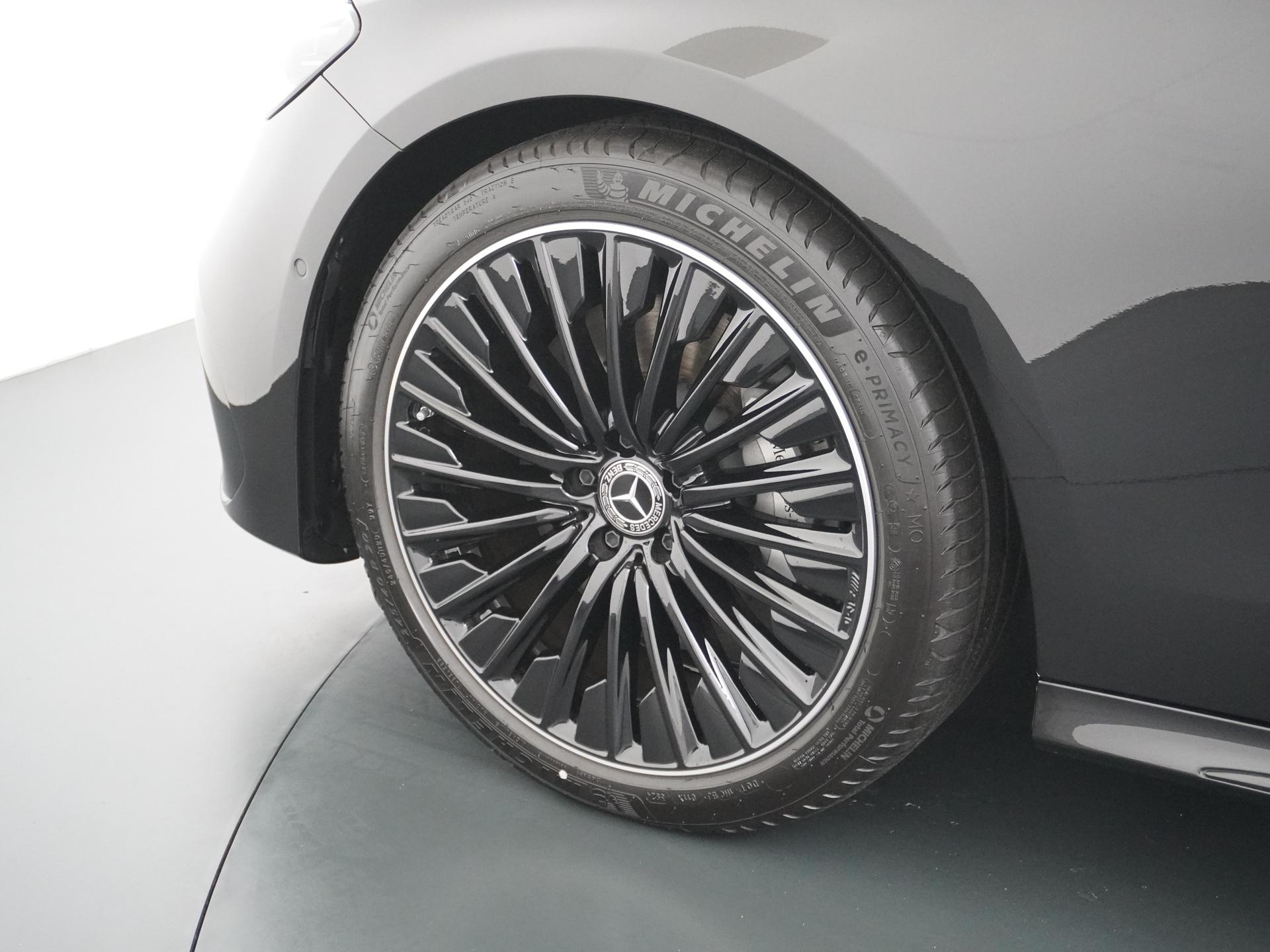 Mercedes-Benz E-Klasse Estate 300 e AMG Line 18