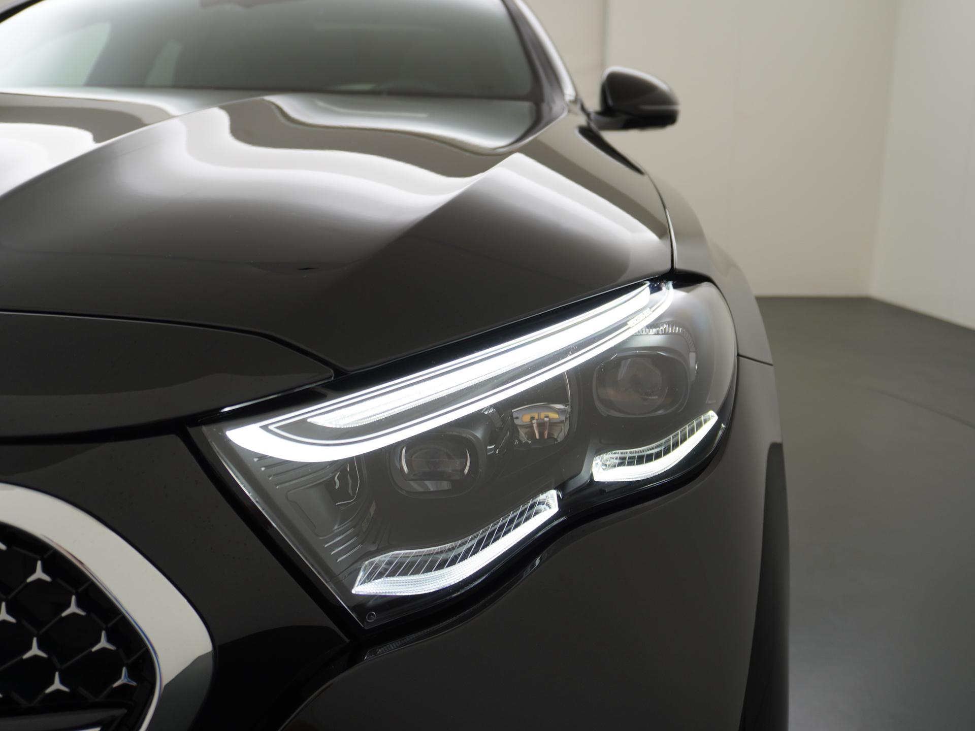 Mercedes-Benz E-Klasse Estate 300 e AMG Line 19