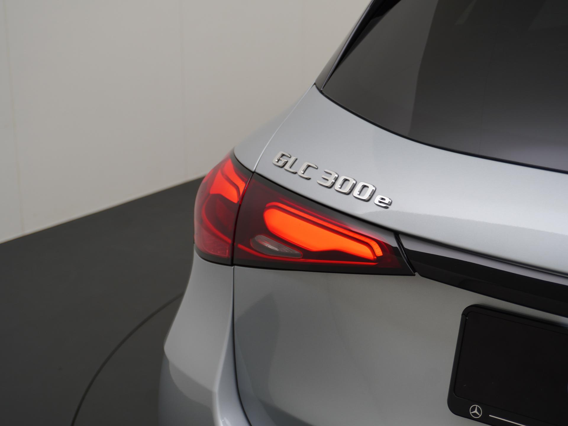 Mercedes-Benz GLC 300e 4MATIC Sport Edition 11