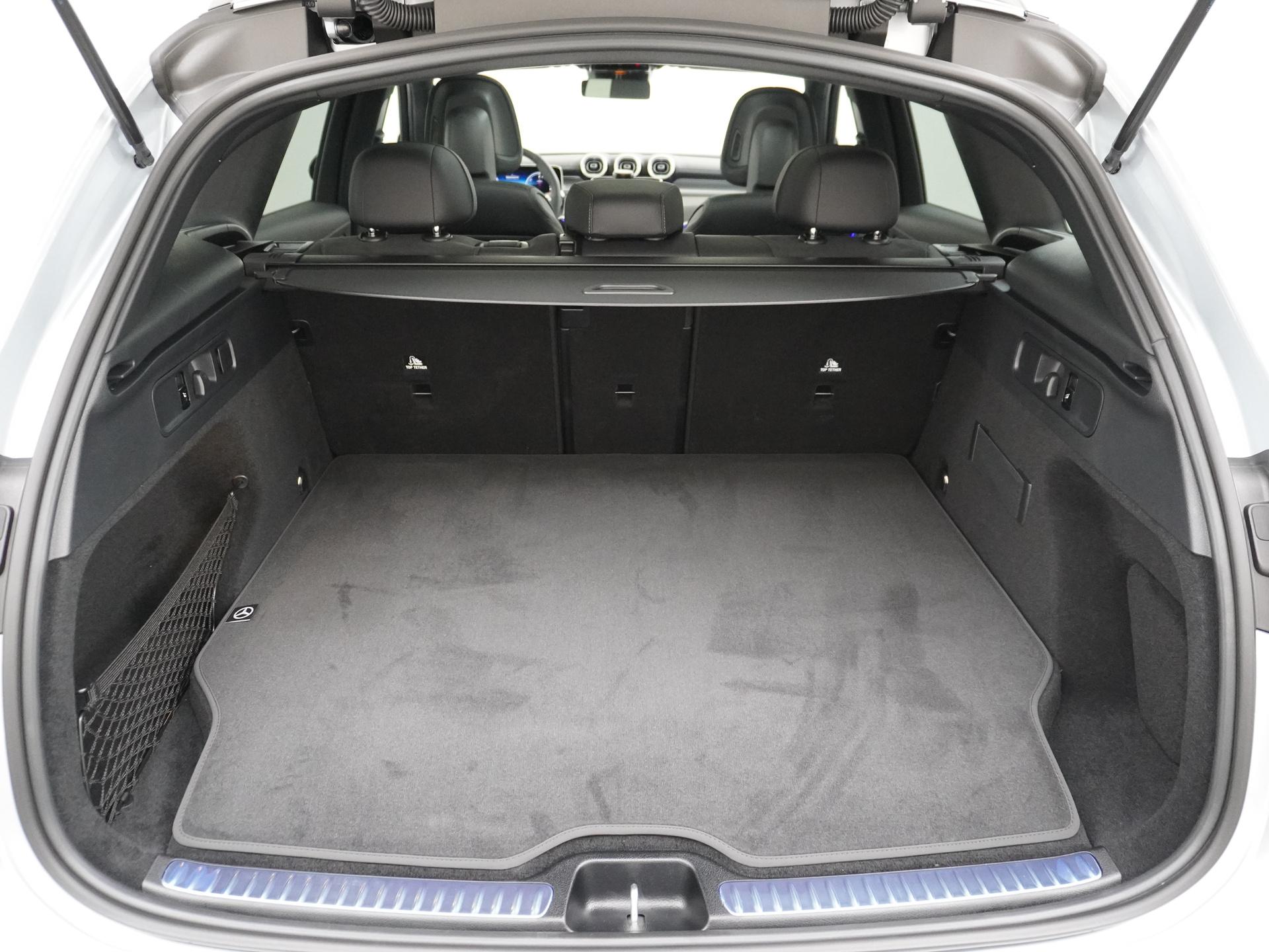 Mercedes-Benz GLC 300e 4MATIC Sport Edition 13