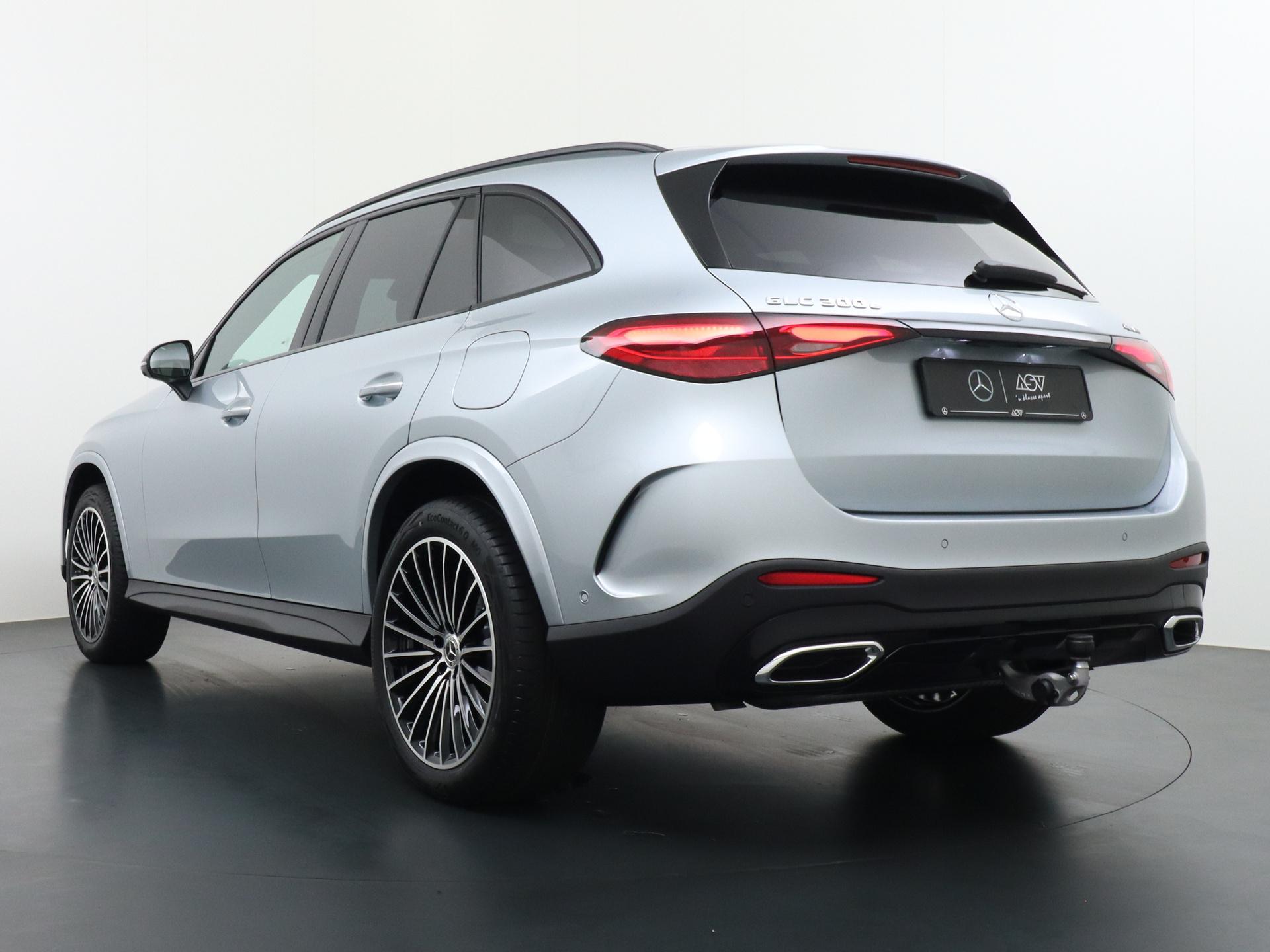 Mercedes-Benz GLC 300e 4MATIC Sport Edition 2