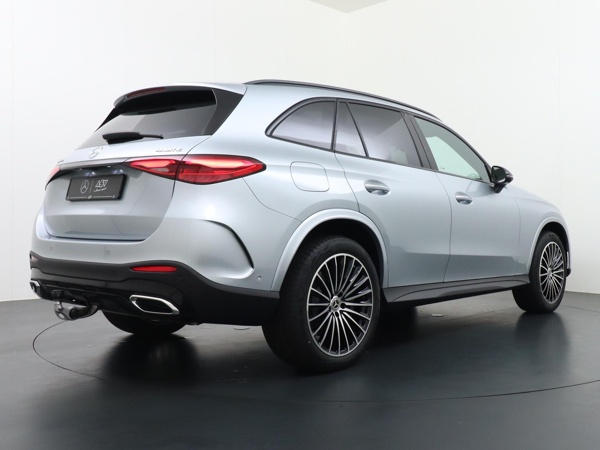 Mercedes-Benz GLC 300e 4MATIC Sport Edition 4