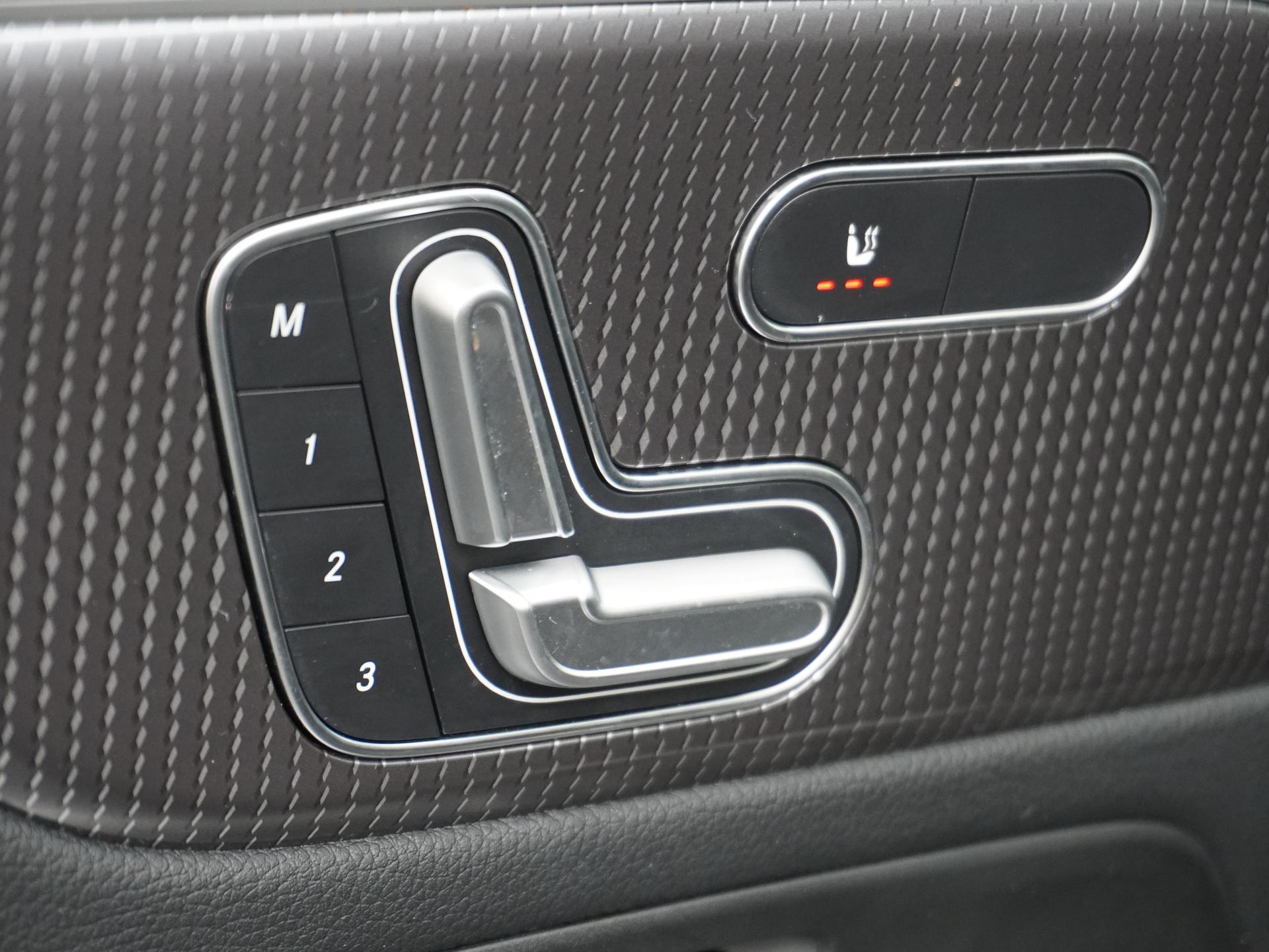 Mercedes-Benz GLA 200 Luxury Business Solution 1