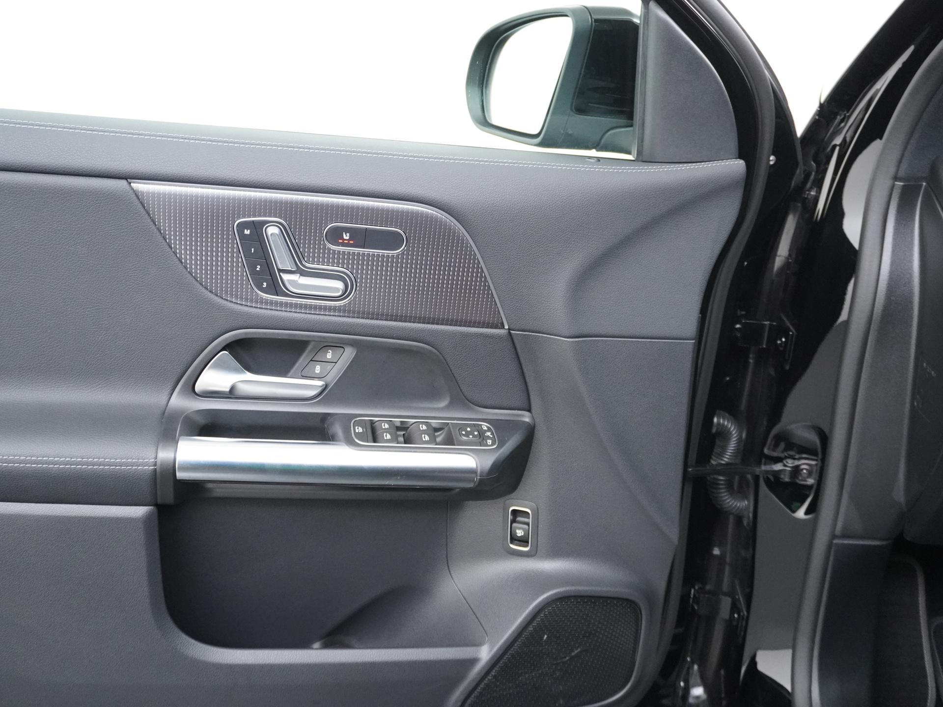 Mercedes-Benz GLA 200 Luxury Business Solution 25