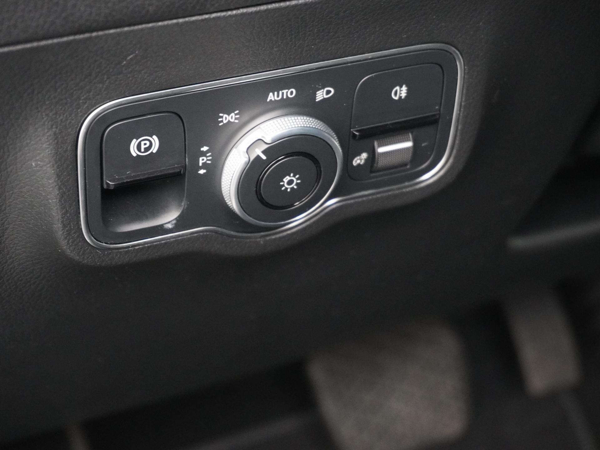 Mercedes-Benz GLA 200 Luxury Business Solution 27