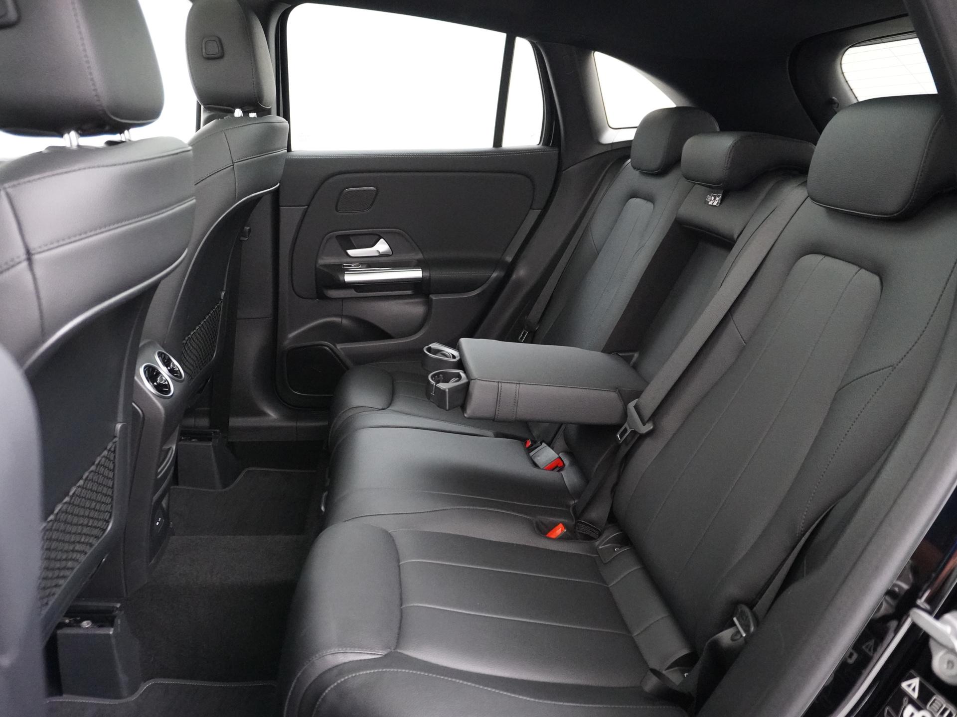 Mercedes-Benz GLA 200 Luxury Business Solution 29