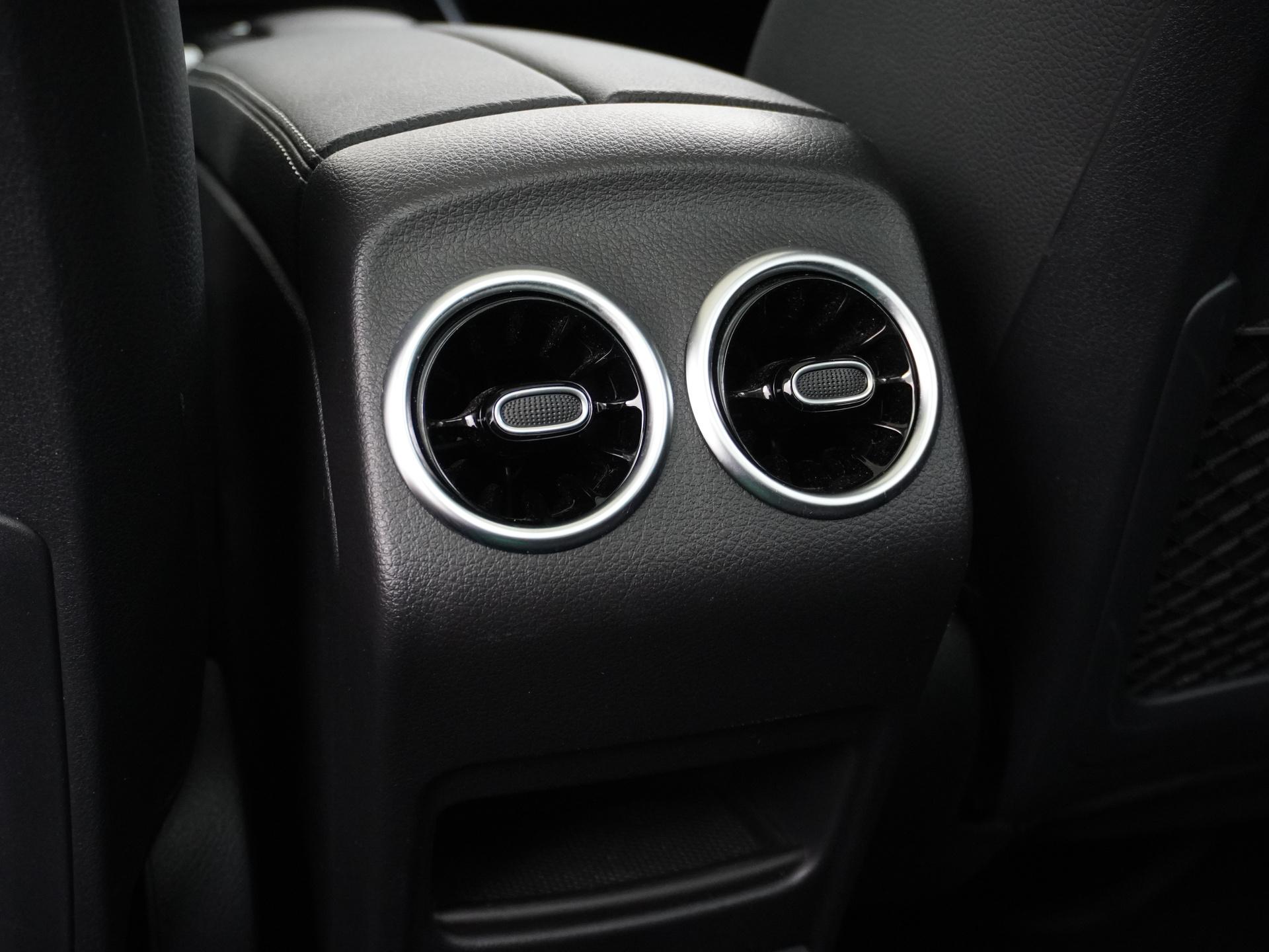 Mercedes-Benz GLA 200 Luxury Business Solution 30