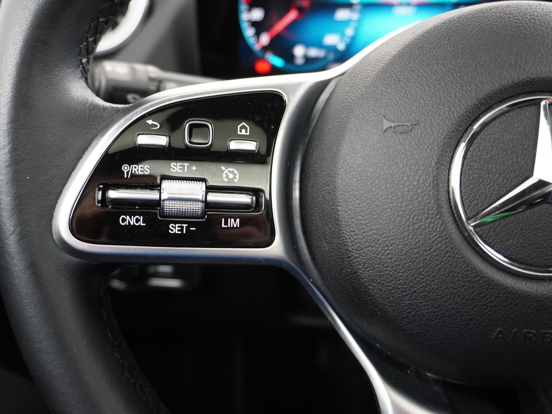 Mercedes-Benz GLA 200 Luxury Business Solution 35