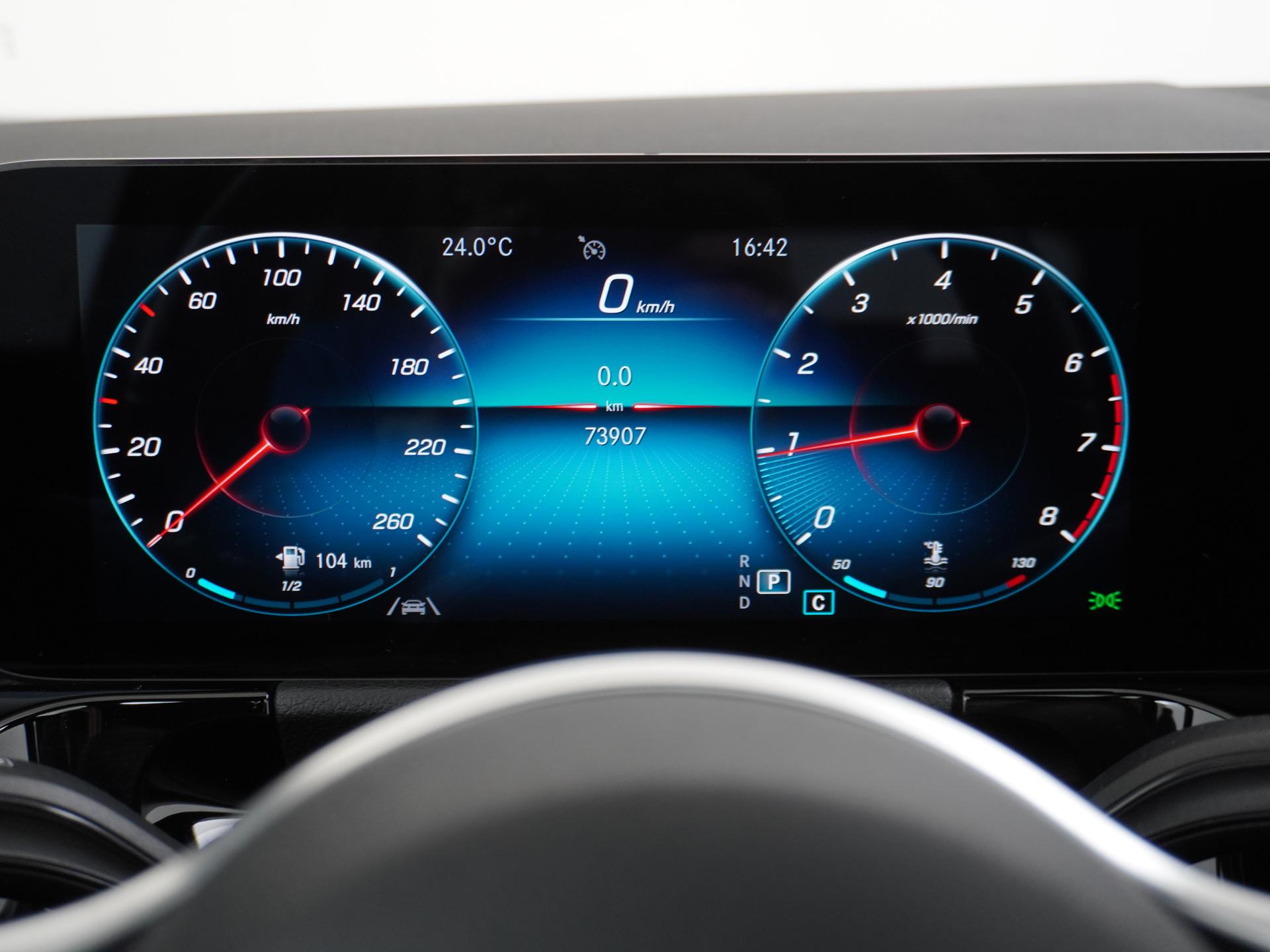 Mercedes-Benz GLA 200 Luxury Business Solution 37