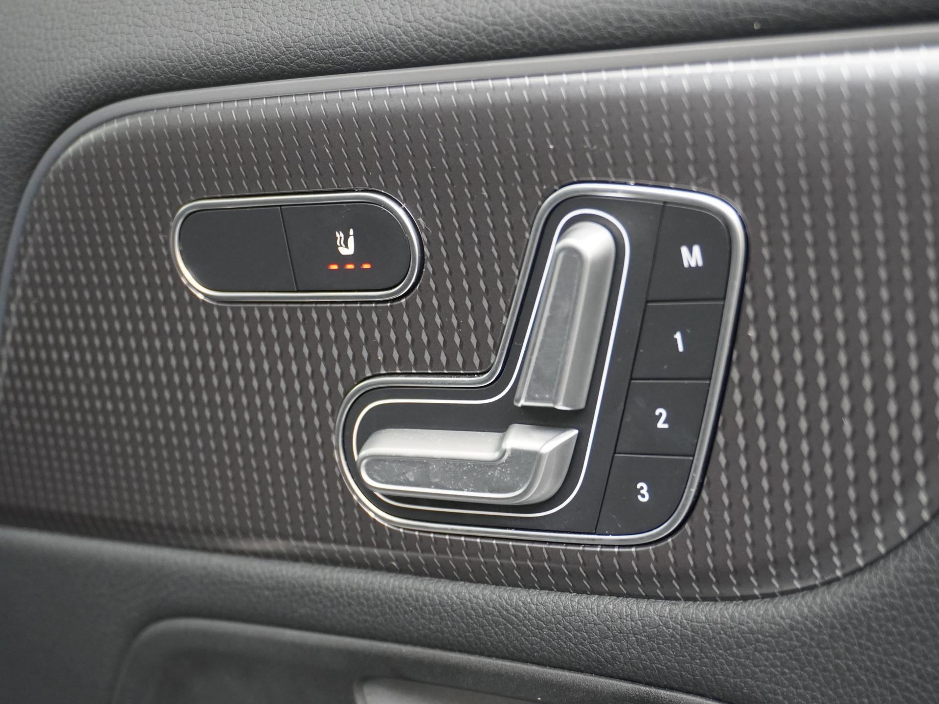 Mercedes-Benz GLA 200 Luxury Business Solution 48