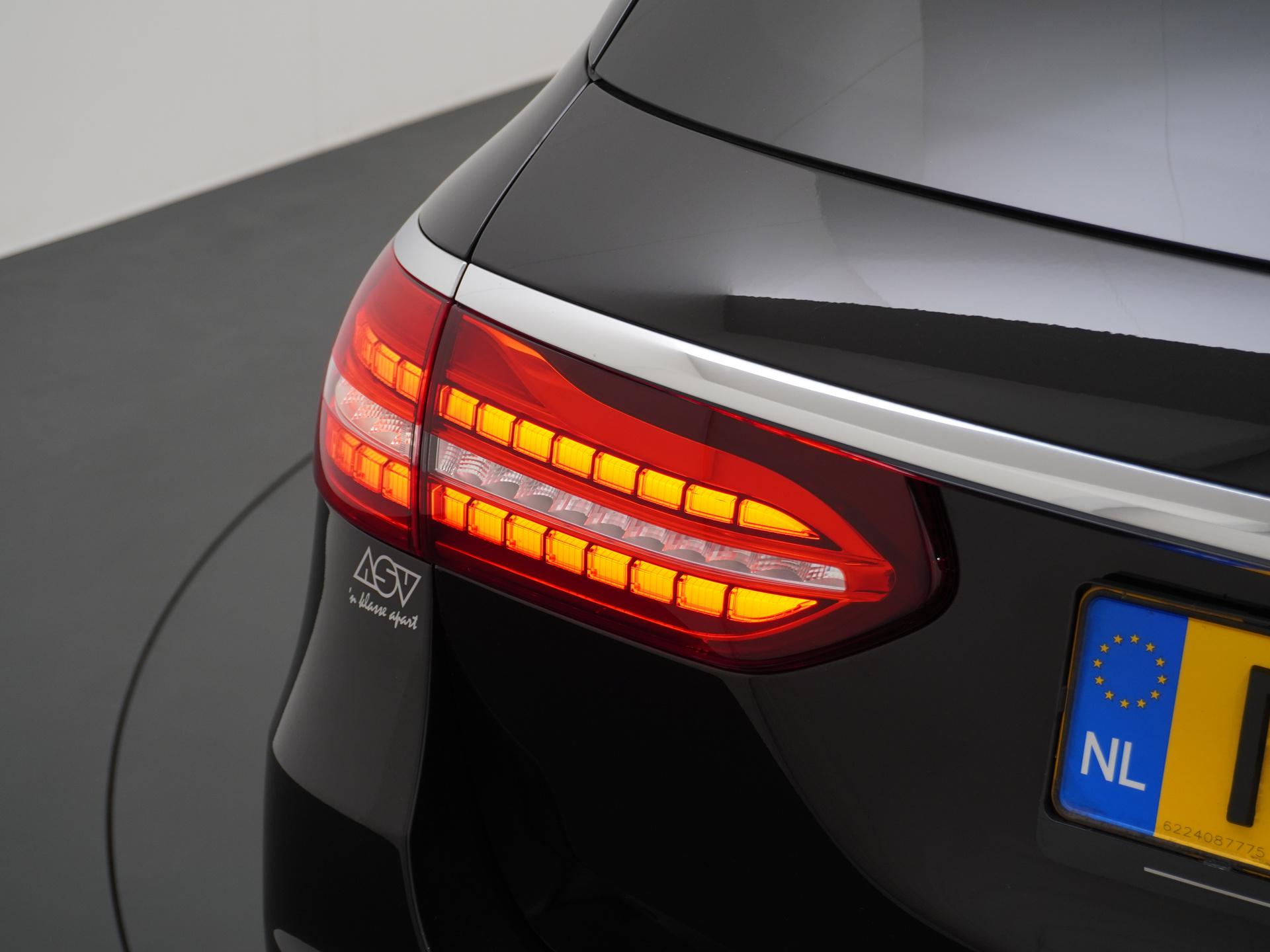 Mercedes-Benz E-Klasse Estate 300 de AMG-Line 11