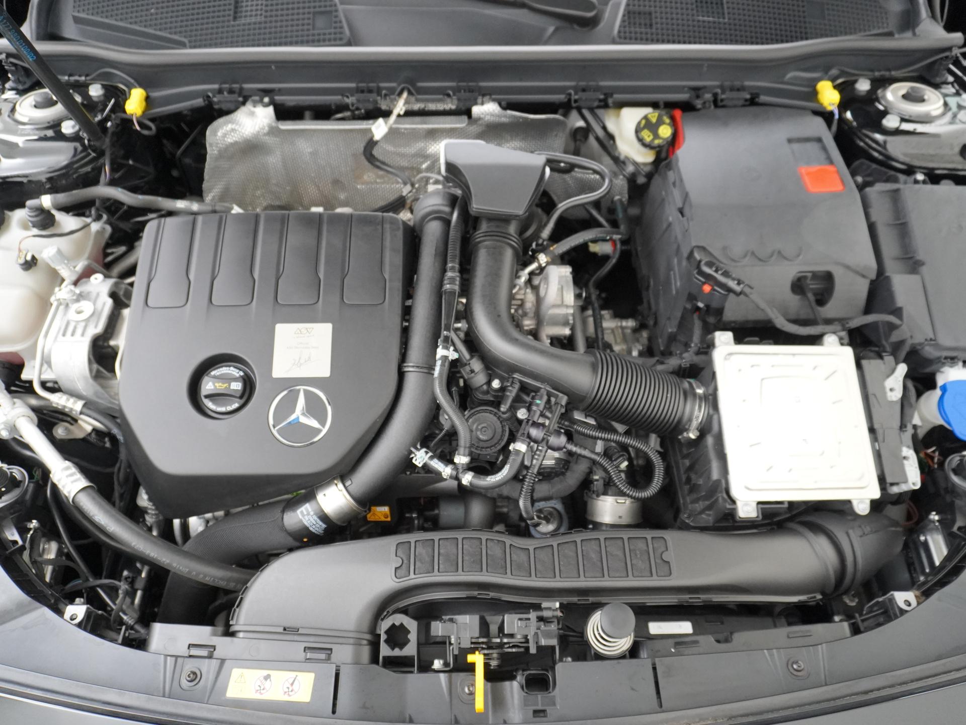 Mercedes-Benz A-Klasse 180 Limousine Luxury Line 16