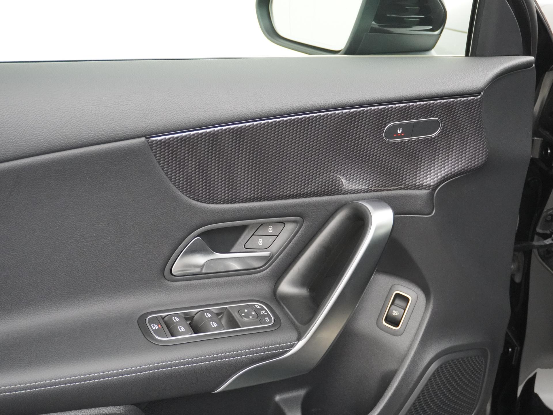 Mercedes-Benz A-Klasse 180 Limousine Luxury Line 17