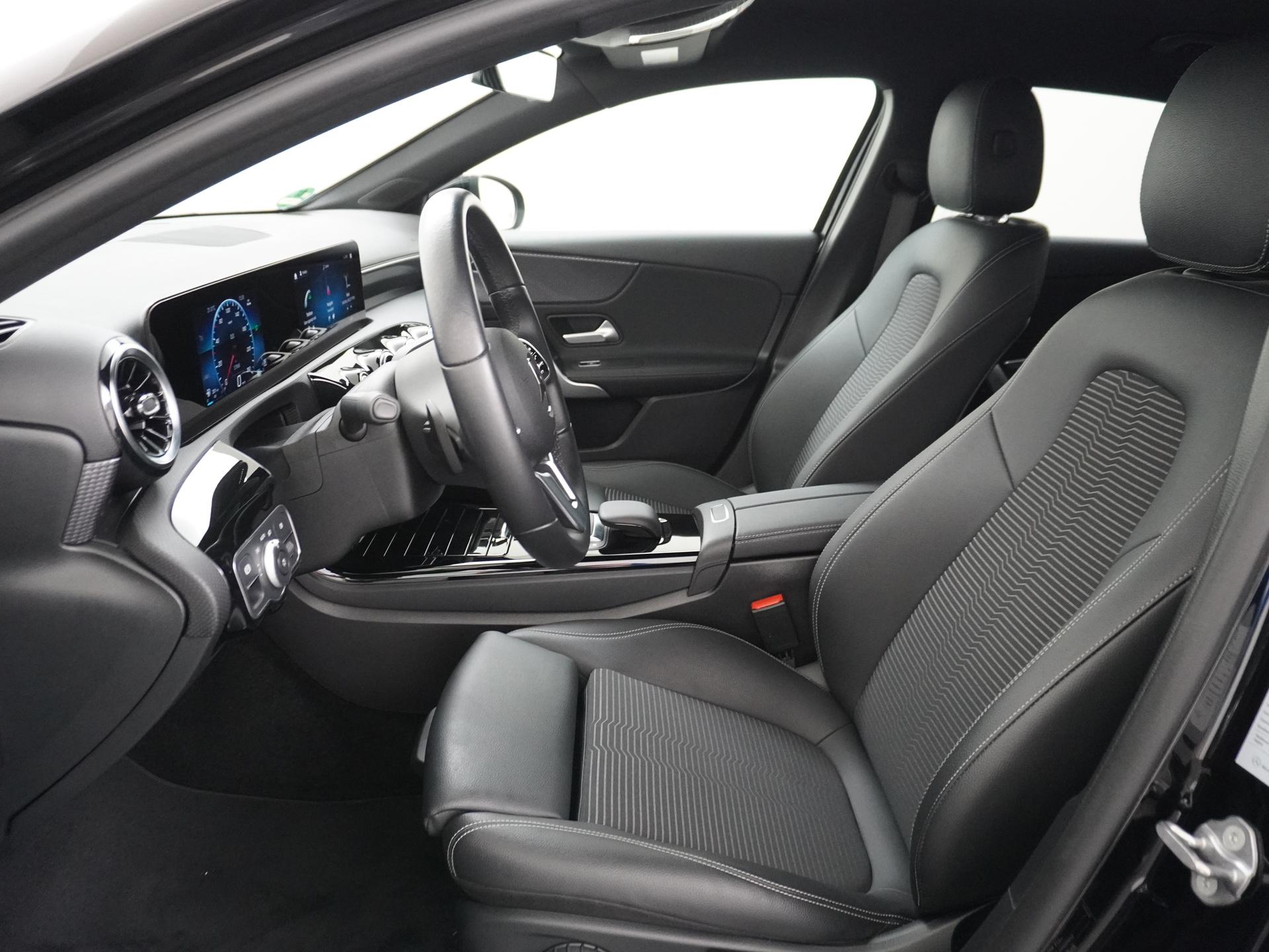 Mercedes-Benz A-Klasse 180 Limousine Luxury Line 19