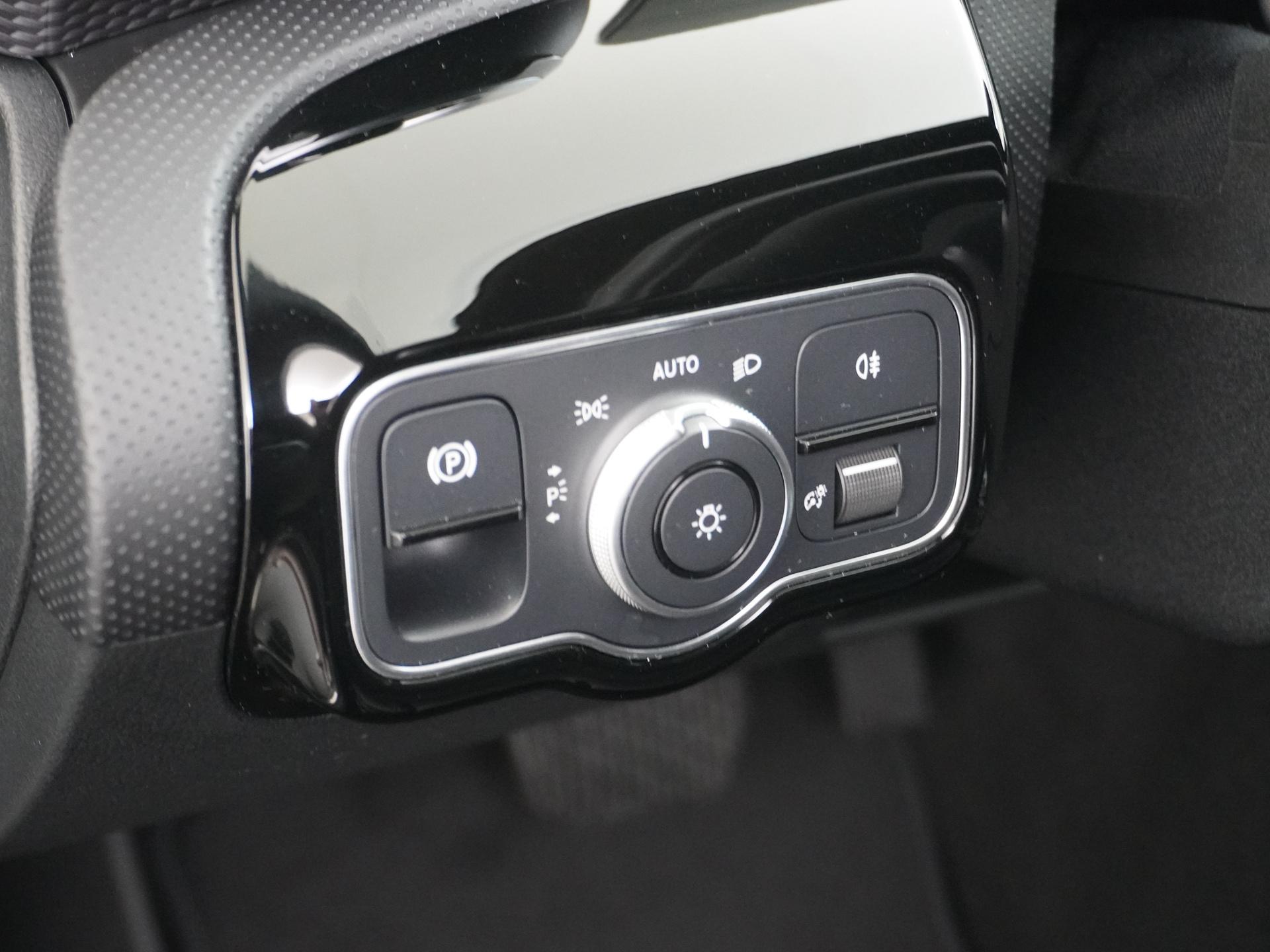 Mercedes-Benz A-Klasse 180 Limousine Luxury Line 20