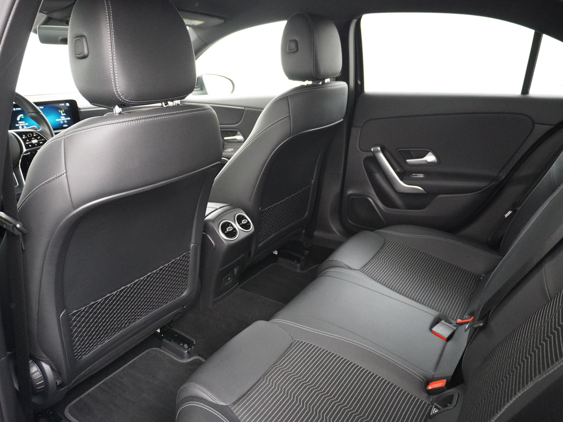 Mercedes-Benz A-Klasse 180 Limousine Luxury Line 21