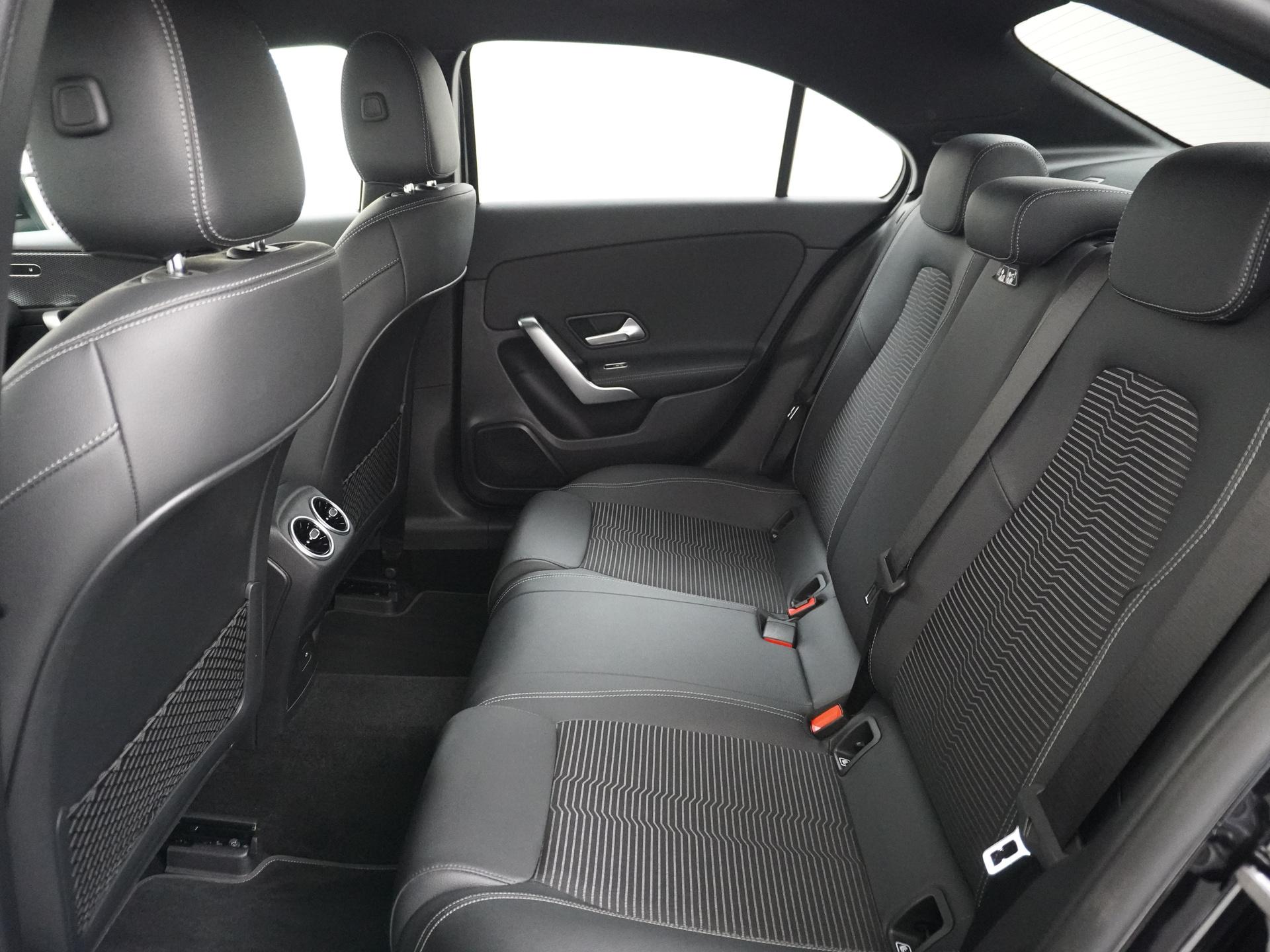 Mercedes-Benz A-Klasse 180 Limousine Luxury Line 22