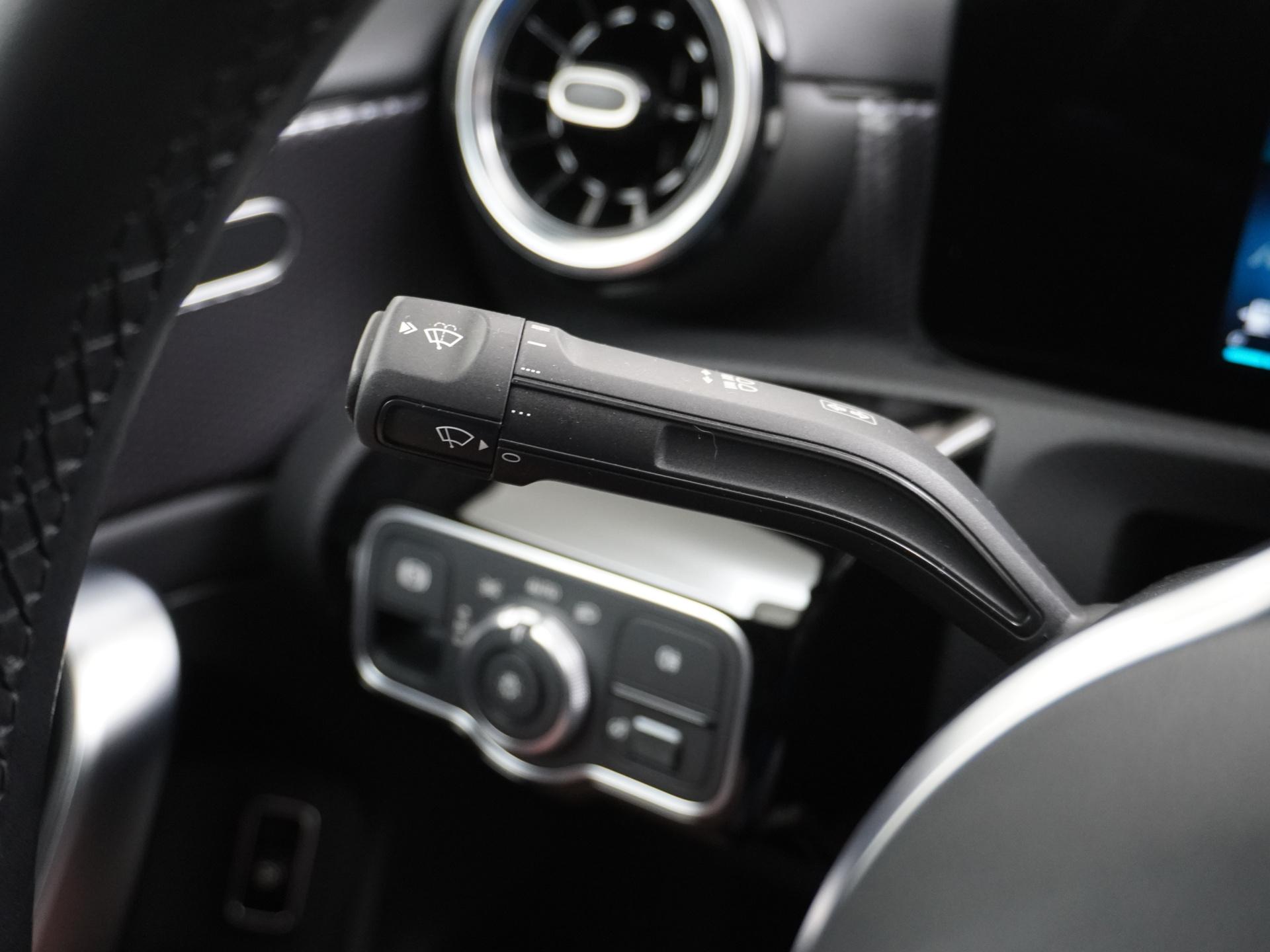 Mercedes-Benz A-Klasse 180 Limousine Luxury Line 27