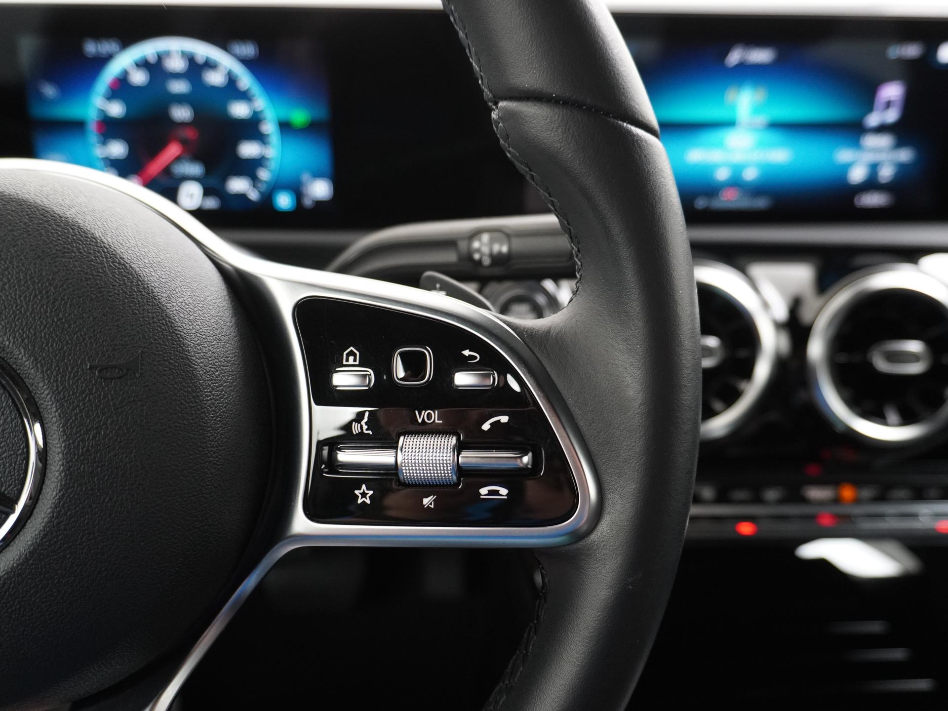 Mercedes-Benz A-Klasse 180 Limousine Luxury Line 30