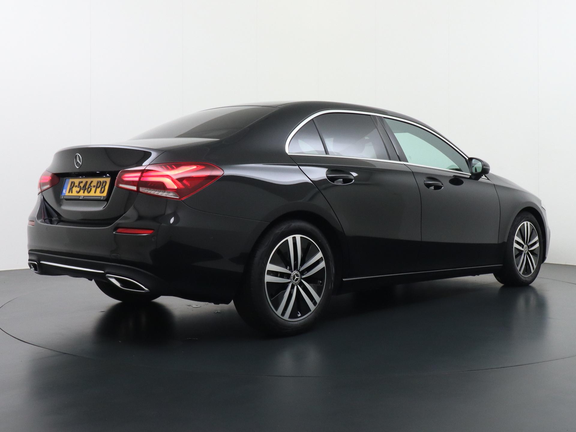 Mercedes-Benz A-Klasse 180 Limousine Luxury Line 4