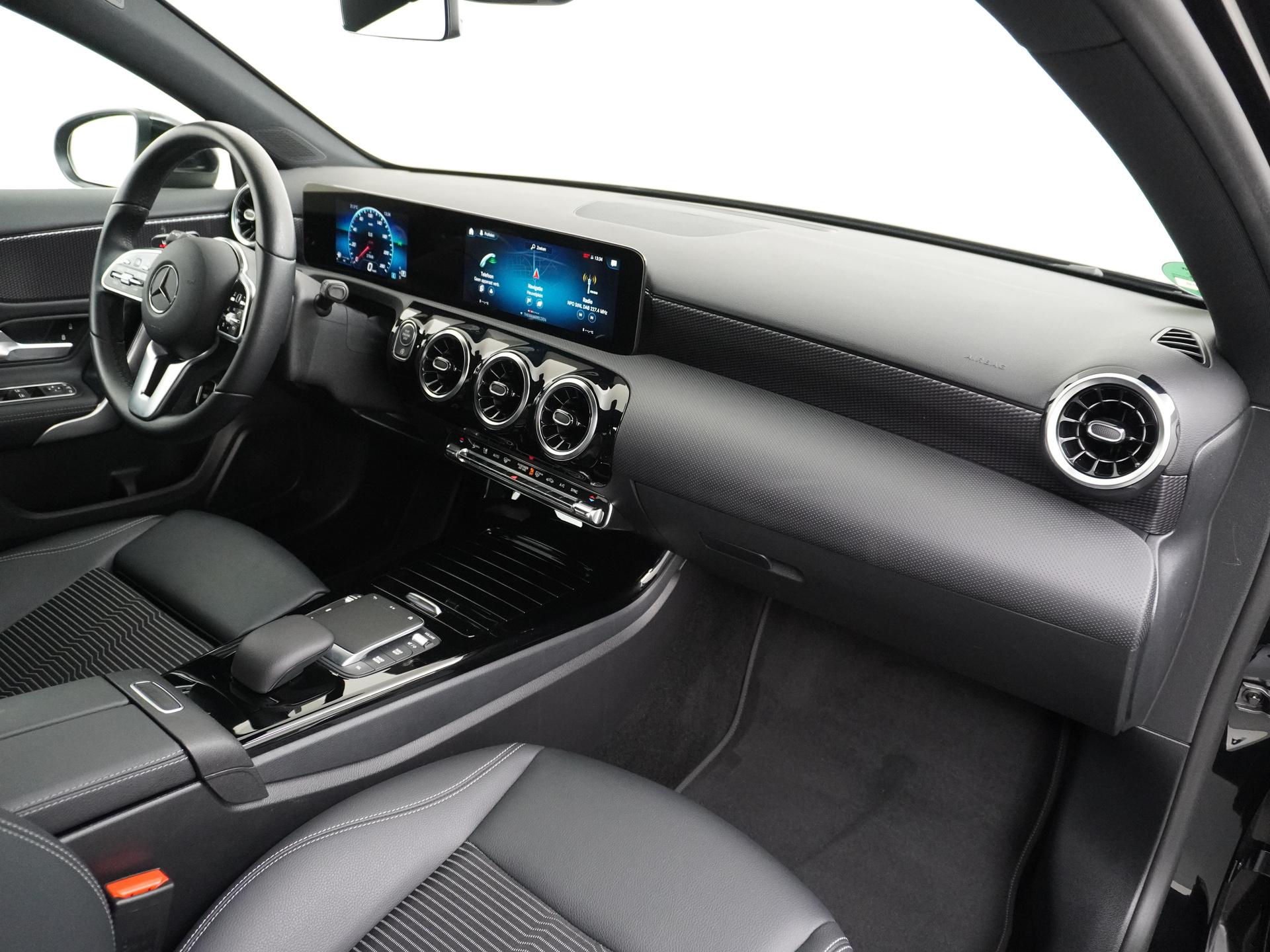 Mercedes-Benz A-Klasse 180 Limousine Luxury Line 42