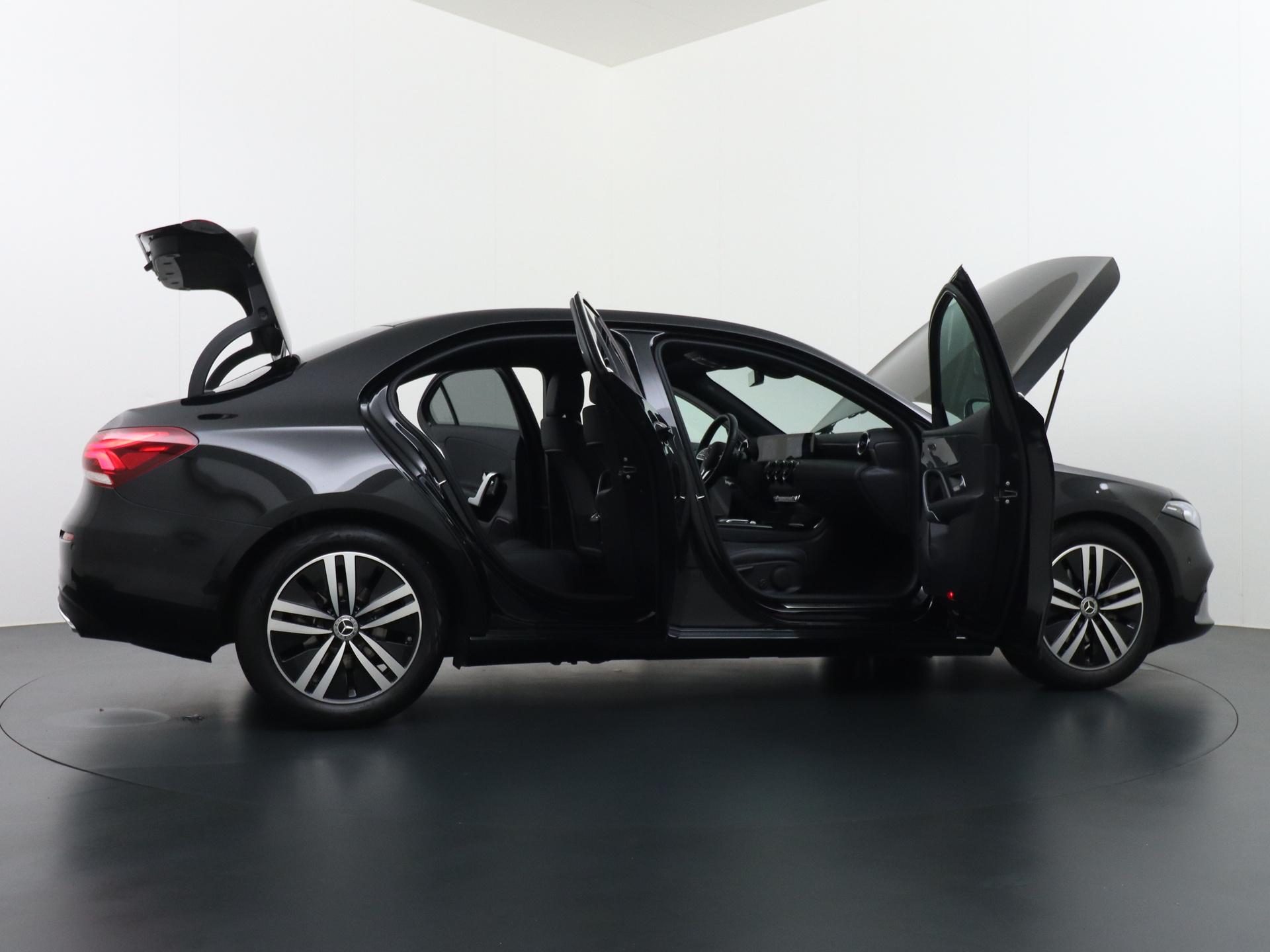 Mercedes-Benz A-Klasse 180 Limousine Luxury Line 9