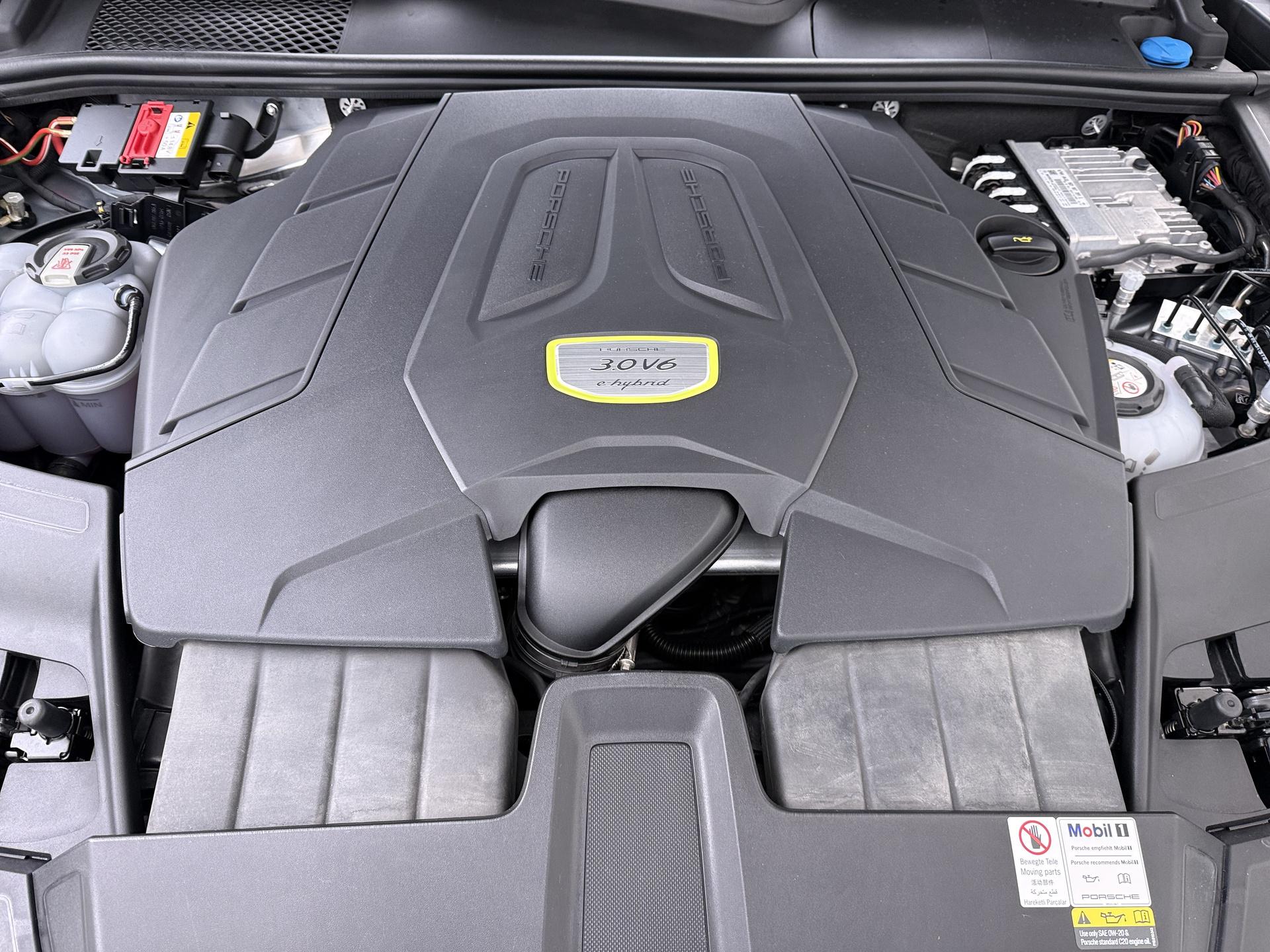 Porsche Cayenne Coupé 3.0 E-Hybrid 13