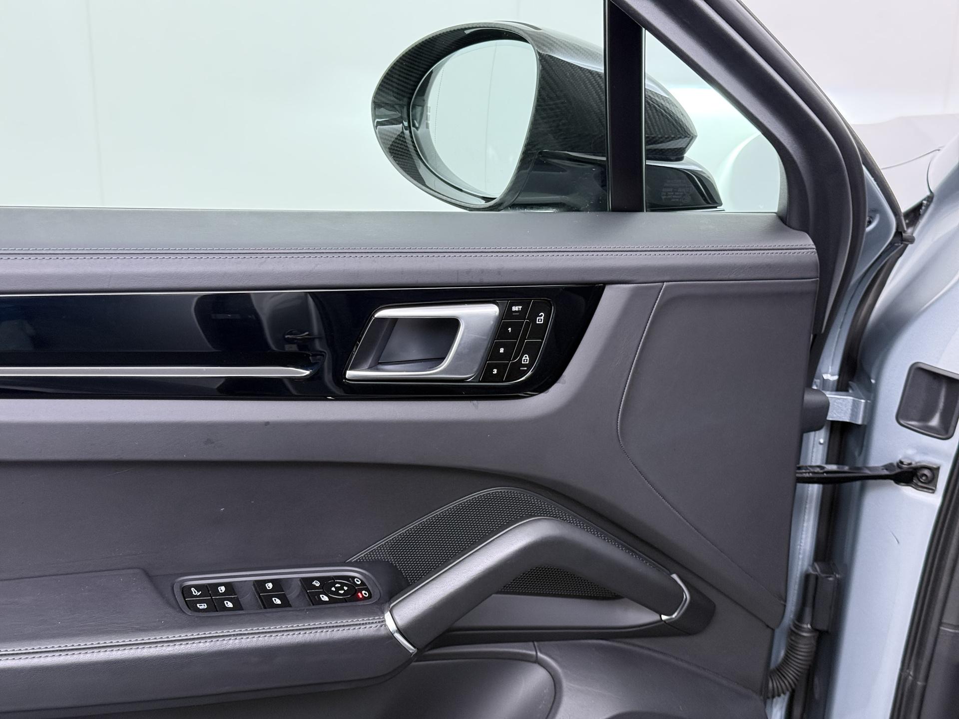 Porsche Cayenne Coupé 3.0 E-Hybrid 14