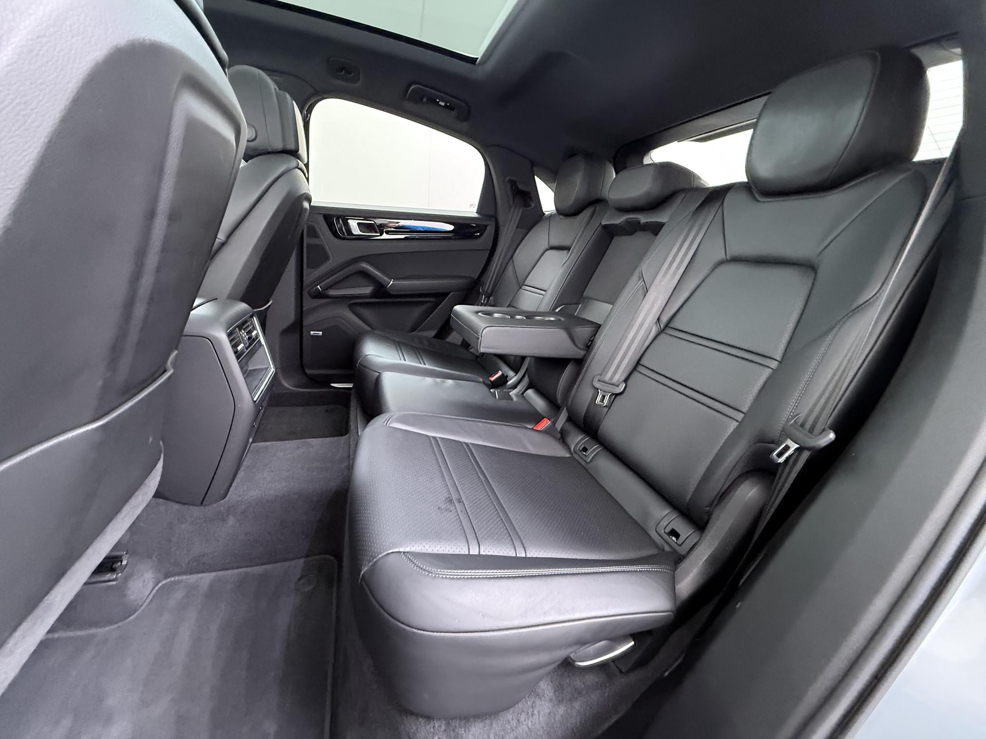 Porsche Cayenne Coupé 3.0 E-Hybrid 21