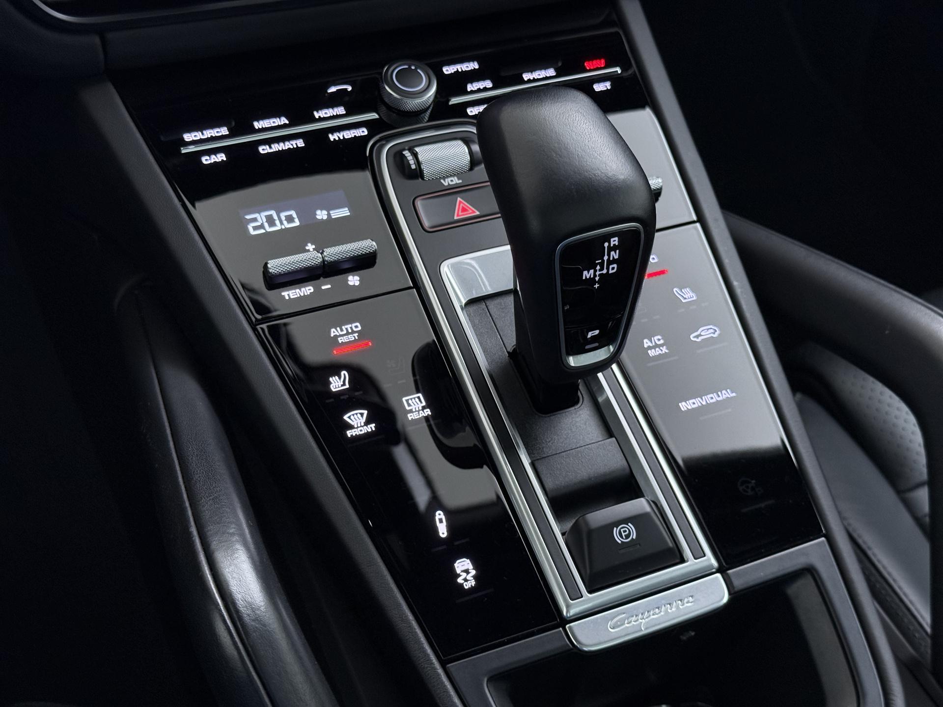 Porsche Cayenne Coupé 3.0 E-Hybrid 36