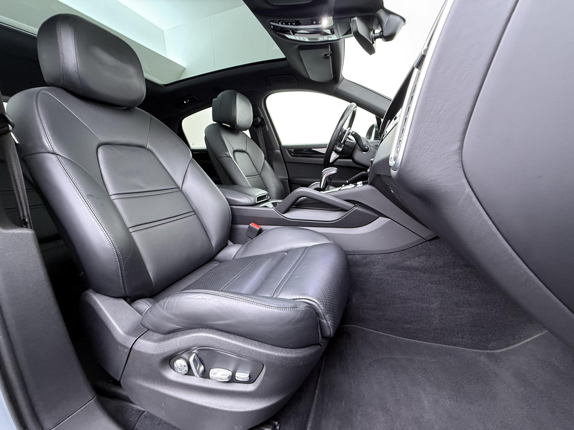 Porsche Cayenne Coupé 3.0 E-Hybrid 38