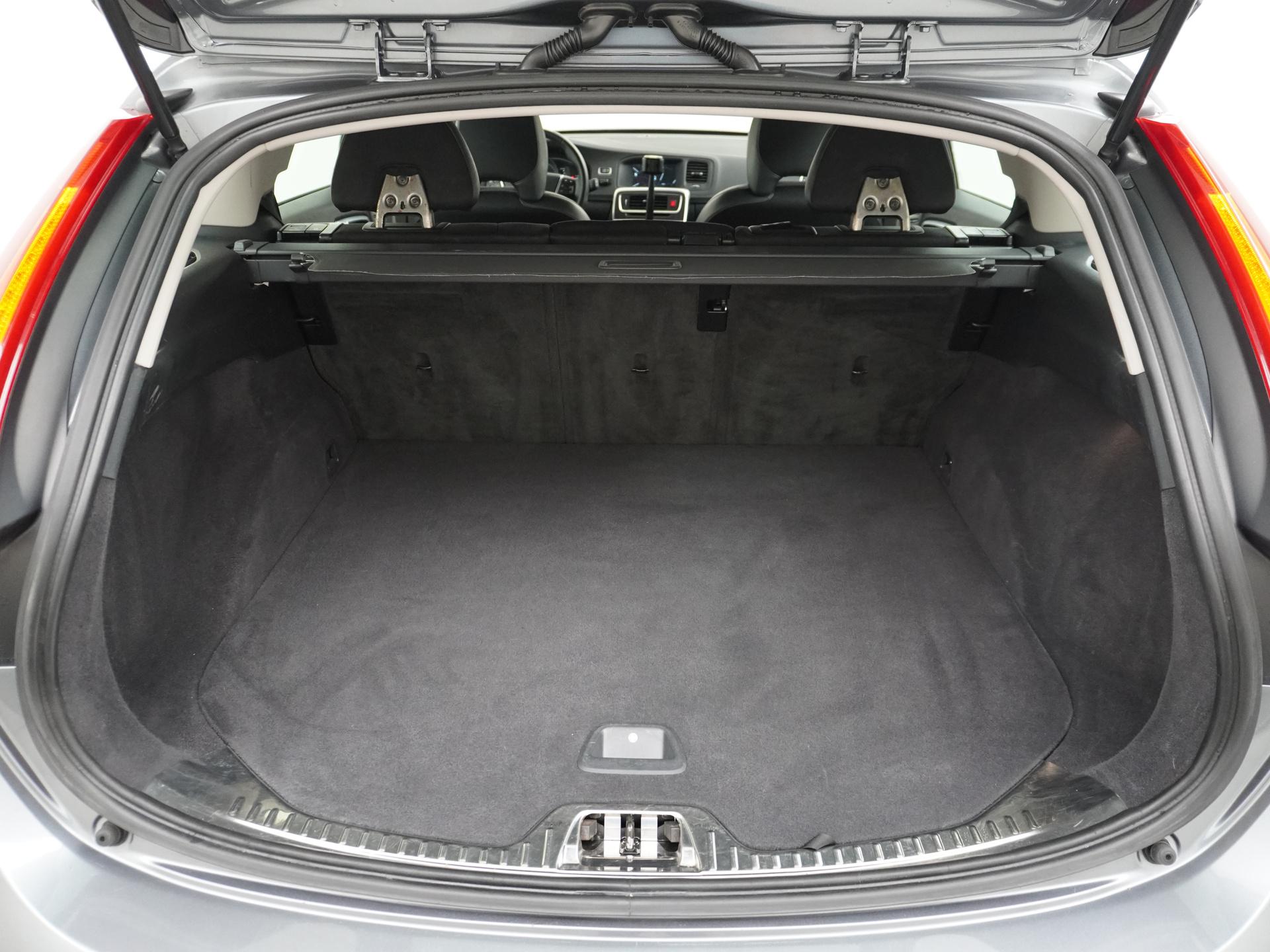 Volvo V60 1.5 T3 Summum 10