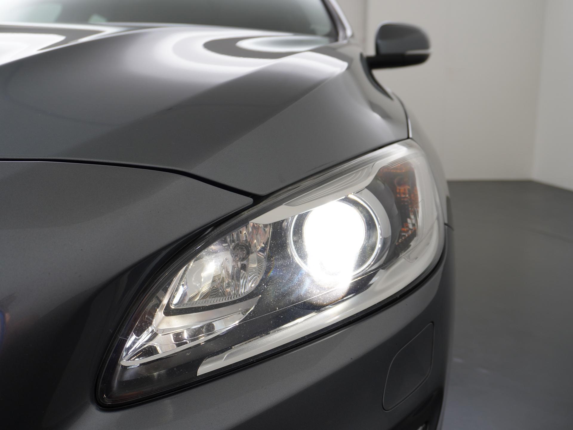 Volvo V60 1.5 T3 Summum 11