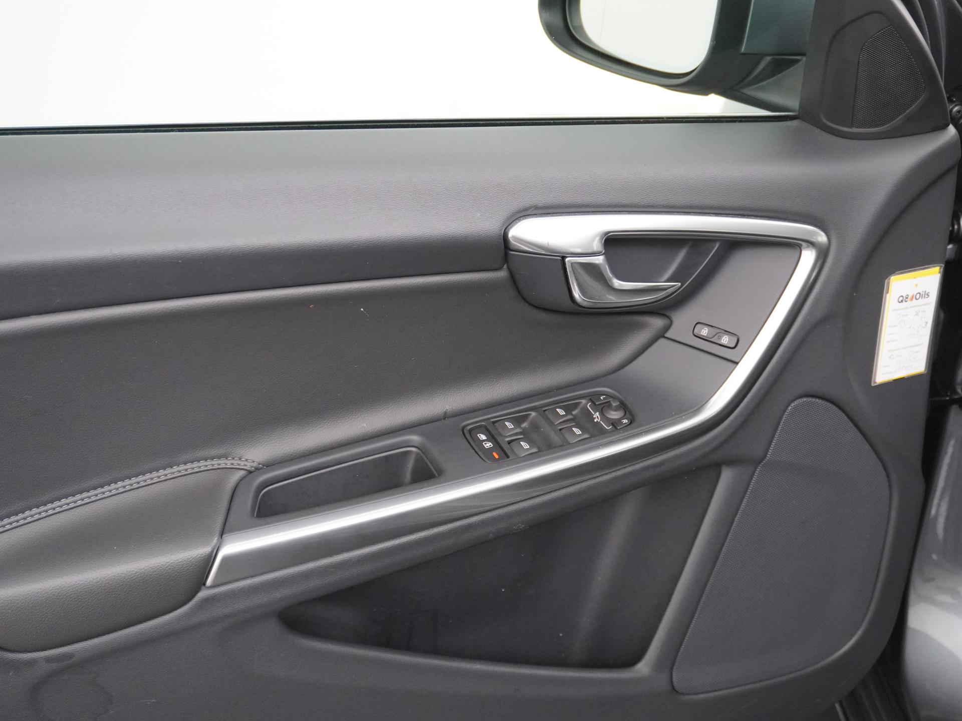 Volvo V60 1.5 T3 Summum 13