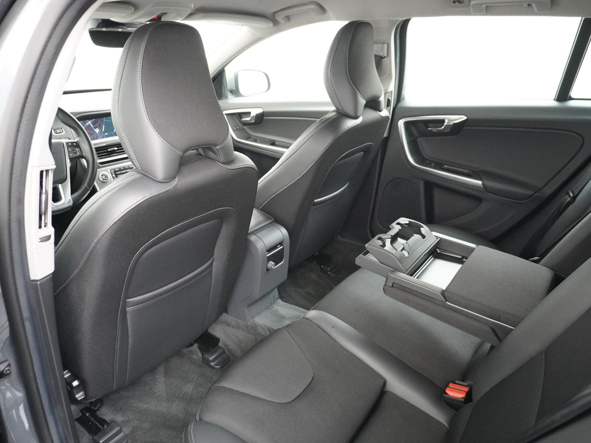 Volvo V60 1.5 T3 Summum 14