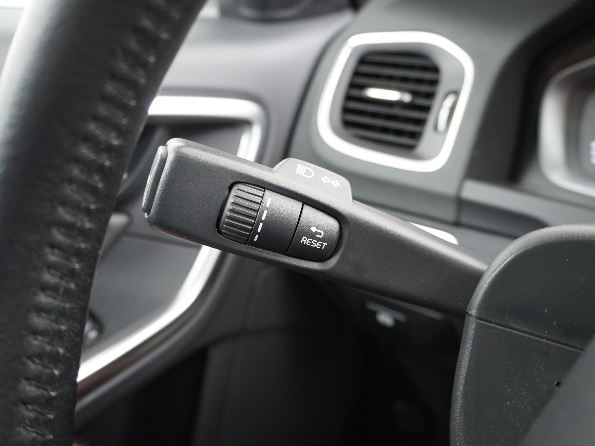 Volvo V60 1.5 T3 Summum 19