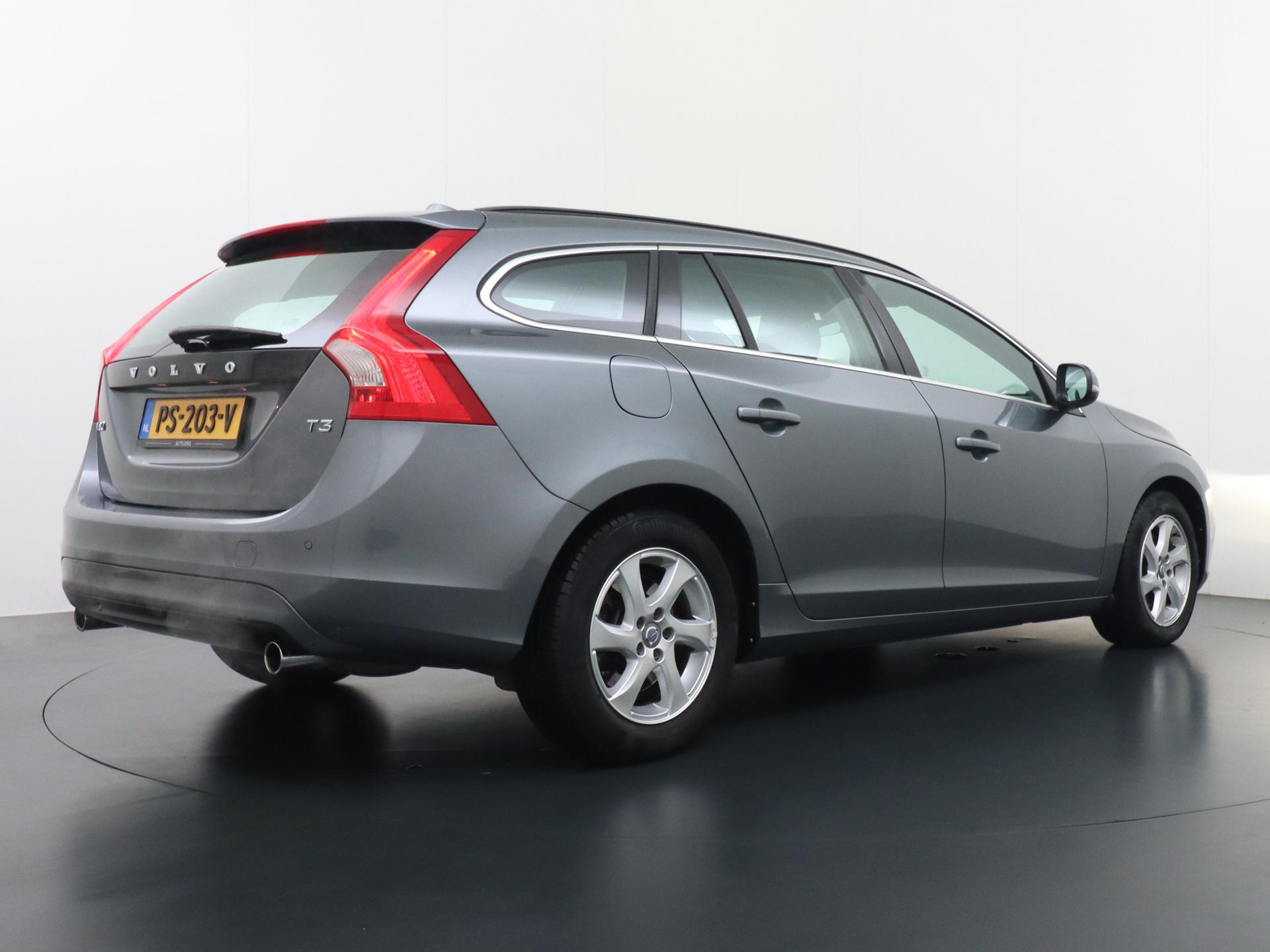 Volvo V60 1.5 T3 Summum 2