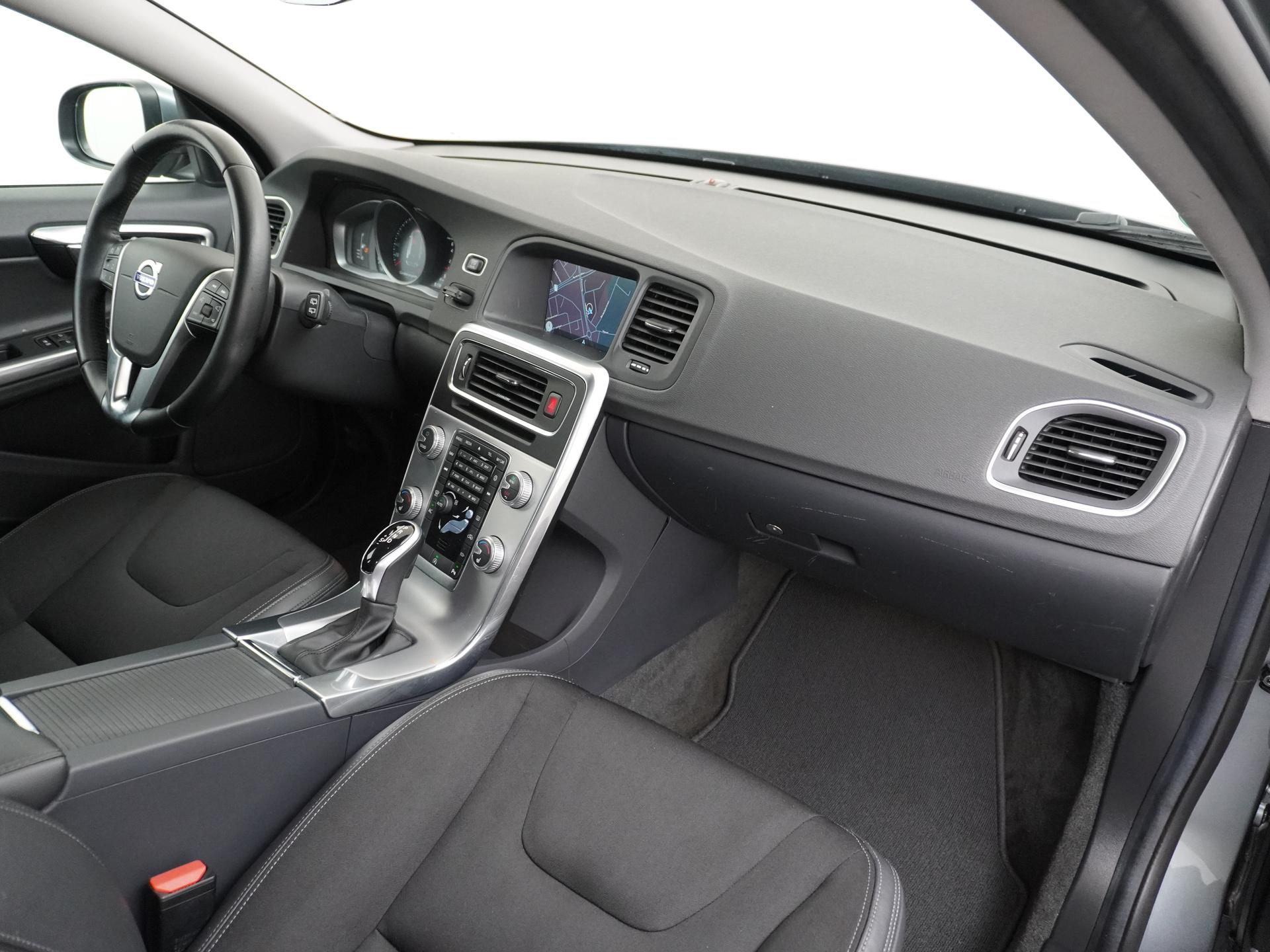 Volvo V60 1.5 T3 Summum 28