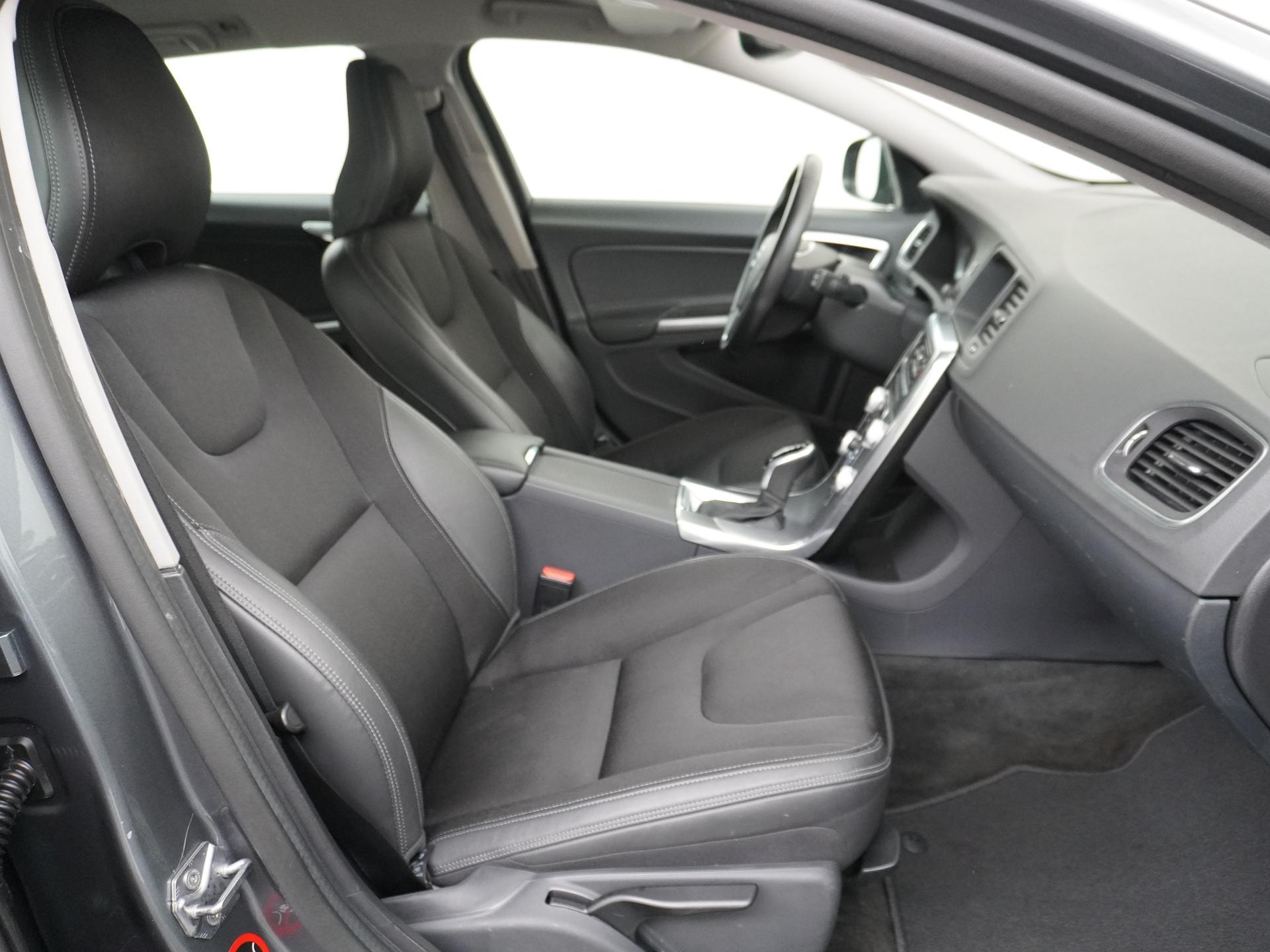 Volvo V60 1.5 T3 Summum 29